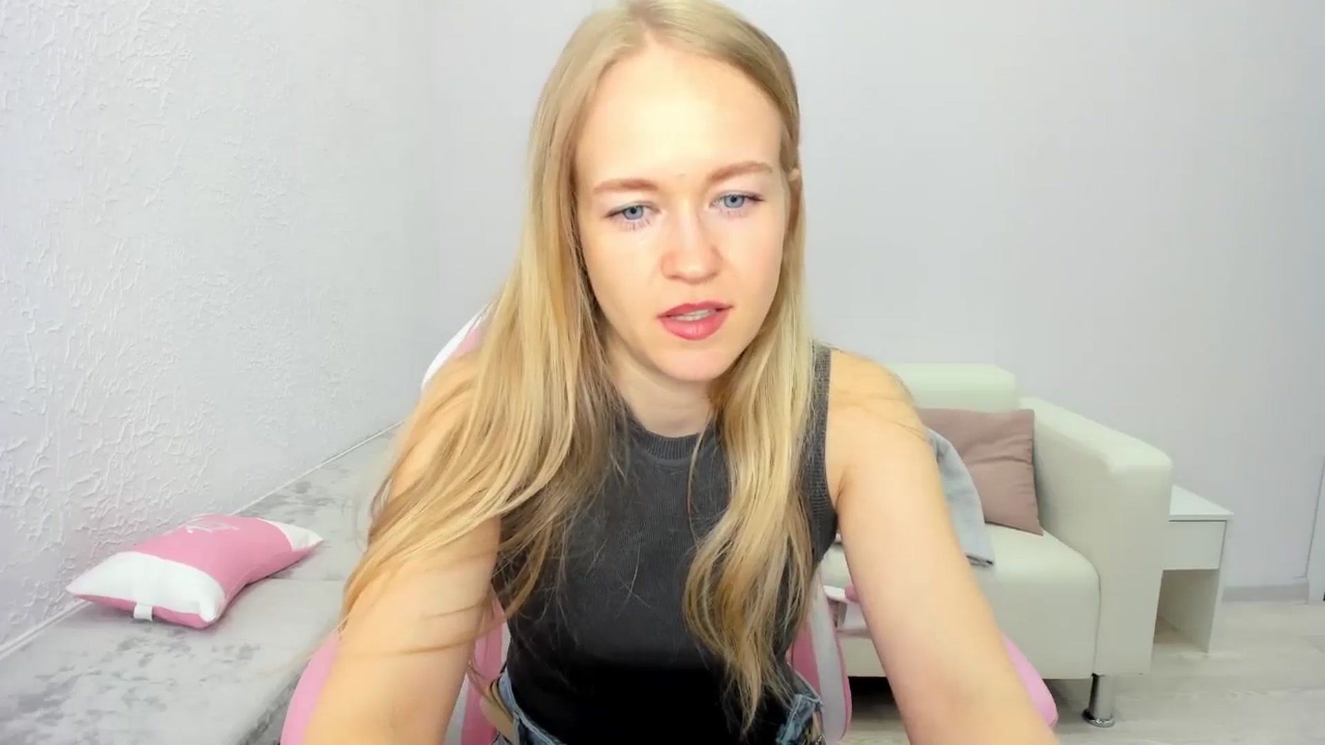 Gallery image thumbnail from Angel_Kristy's myfreecams stream on, 04/29/2025, 04:12 image 6 of 20