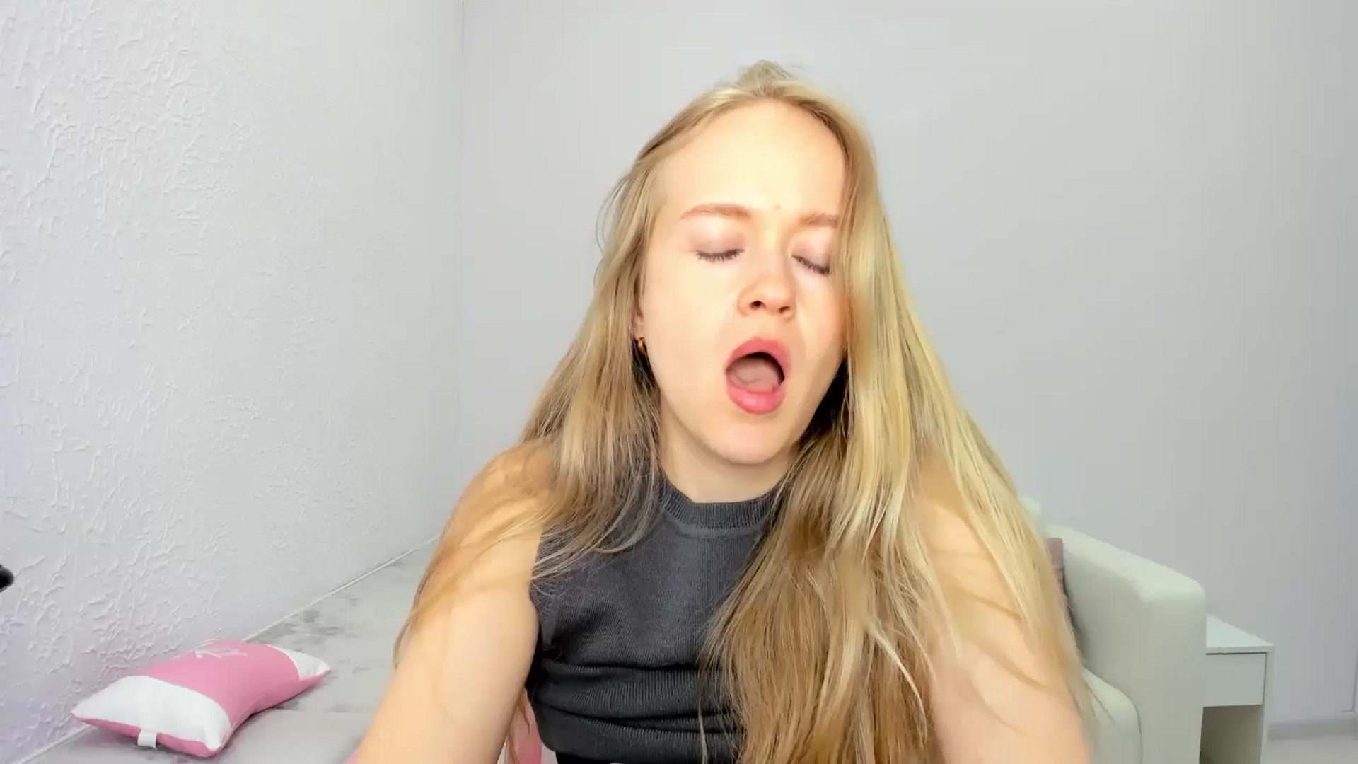 Gallery image thumbnail from Angel_Kristy's myfreecams stream on, 04/29/2025, 04:12 image 20 of 20