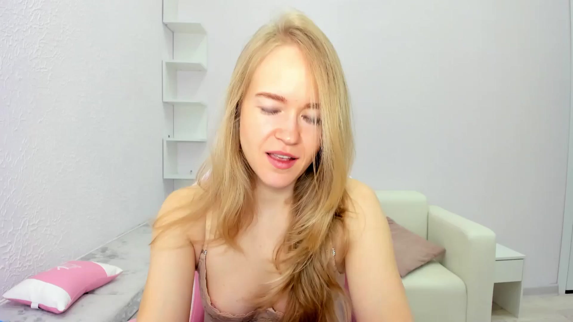 Gallery image thumbnail from Angel_Kristy's myfreecams stream on, 05/08/2025, 02:14 image 6 of 20