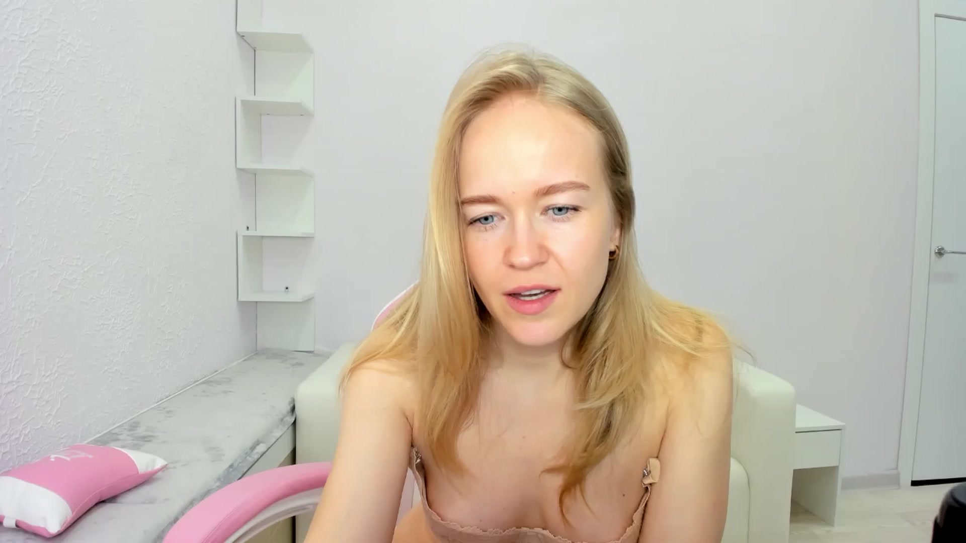 Gallery image thumbnail from Angel_Kristy's myfreecams stream on, 05/08/2025, 04:11 image 5 of 20