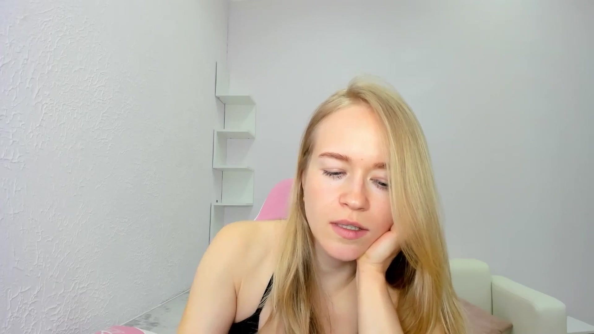 Gallery image thumbnail from Angel_Kristy's myfreecams stream on, 05/08/2025, 04:11 image 16 of 20