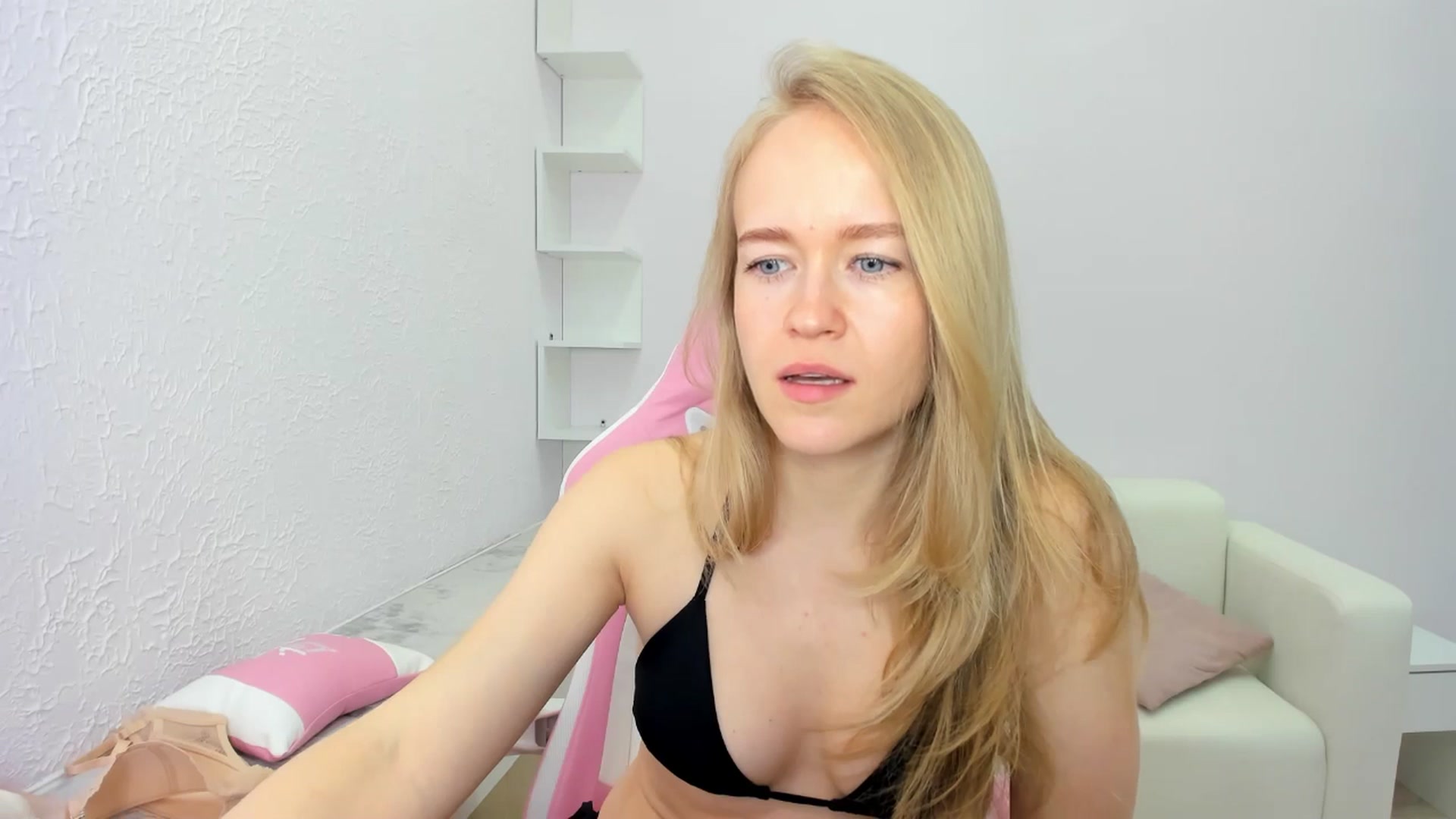 Gallery image thumbnail from Angel_Kristy's myfreecams stream on, 05/08/2025, 04:11 image 10 of 20