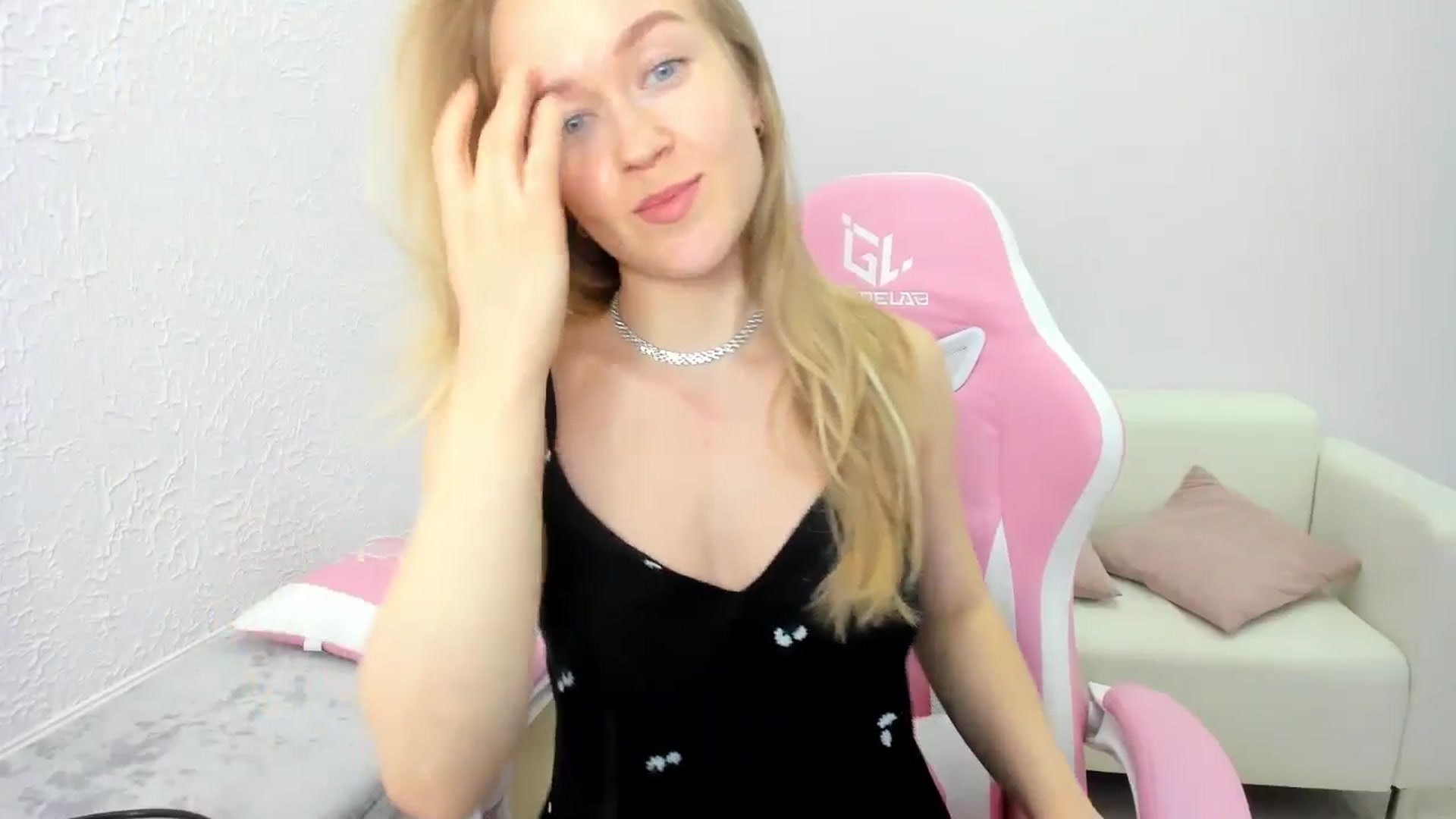 Gallery image thumbnail from Angel_Kristy's myfreecams stream on, 05/08/2025, 05:19 image 20 of 20