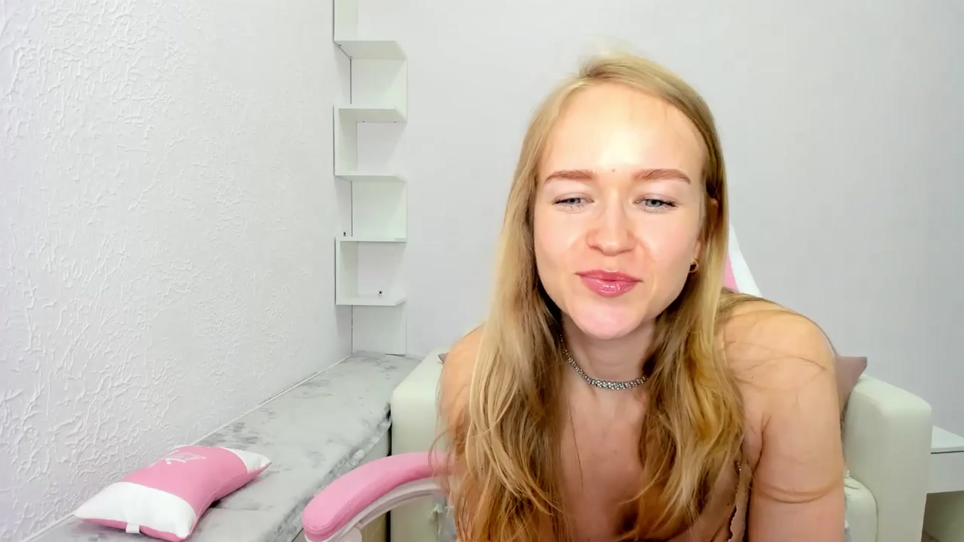 Gallery image thumbnail from Angel_Kristy's myfreecams stream on, 05/08/2025, 07:07 image 17 of 20