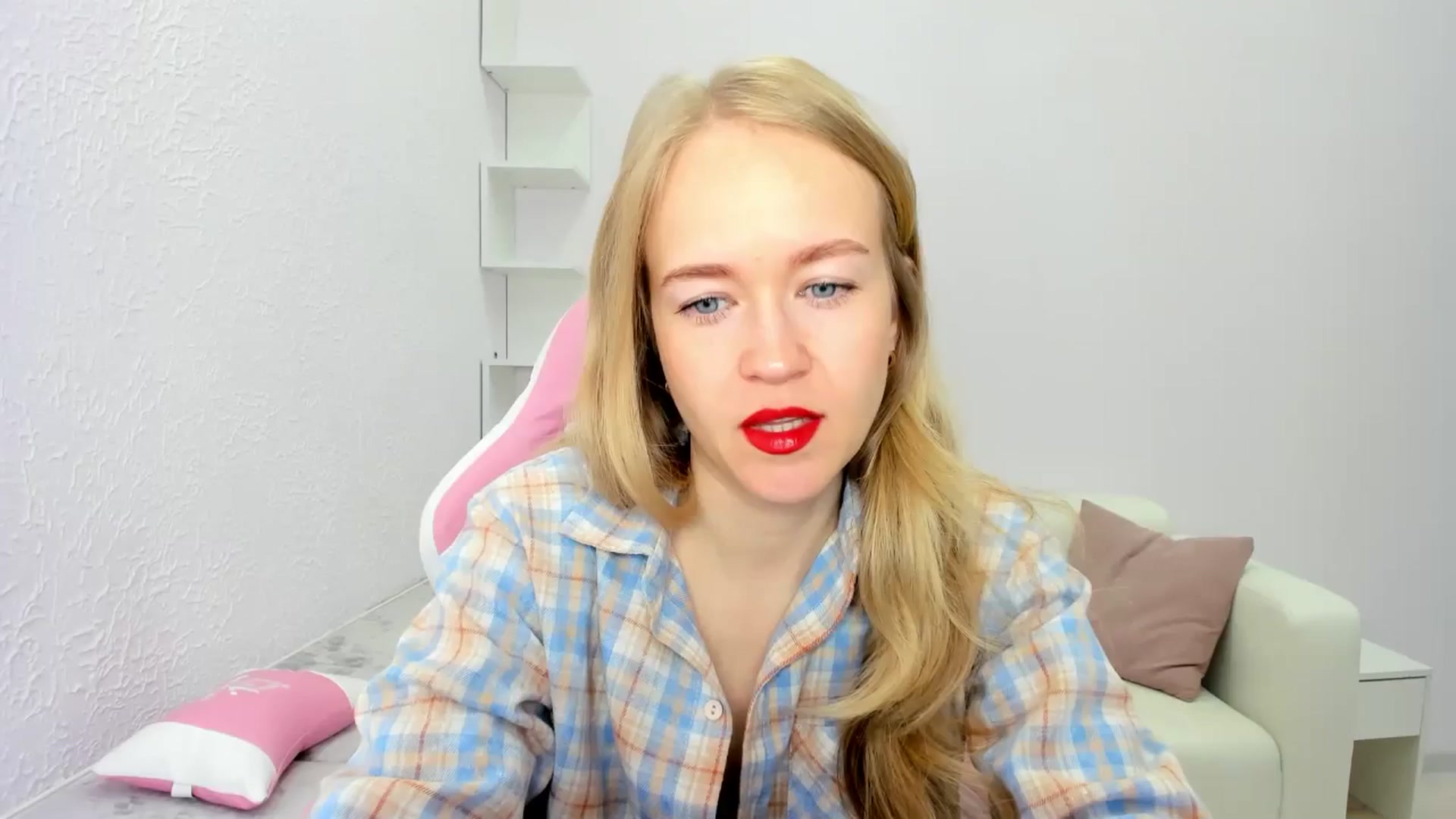 Gallery image thumbnail from Angel_Kristy's myfreecams stream on, 05/12/2025, 01:32 image 4 of 20