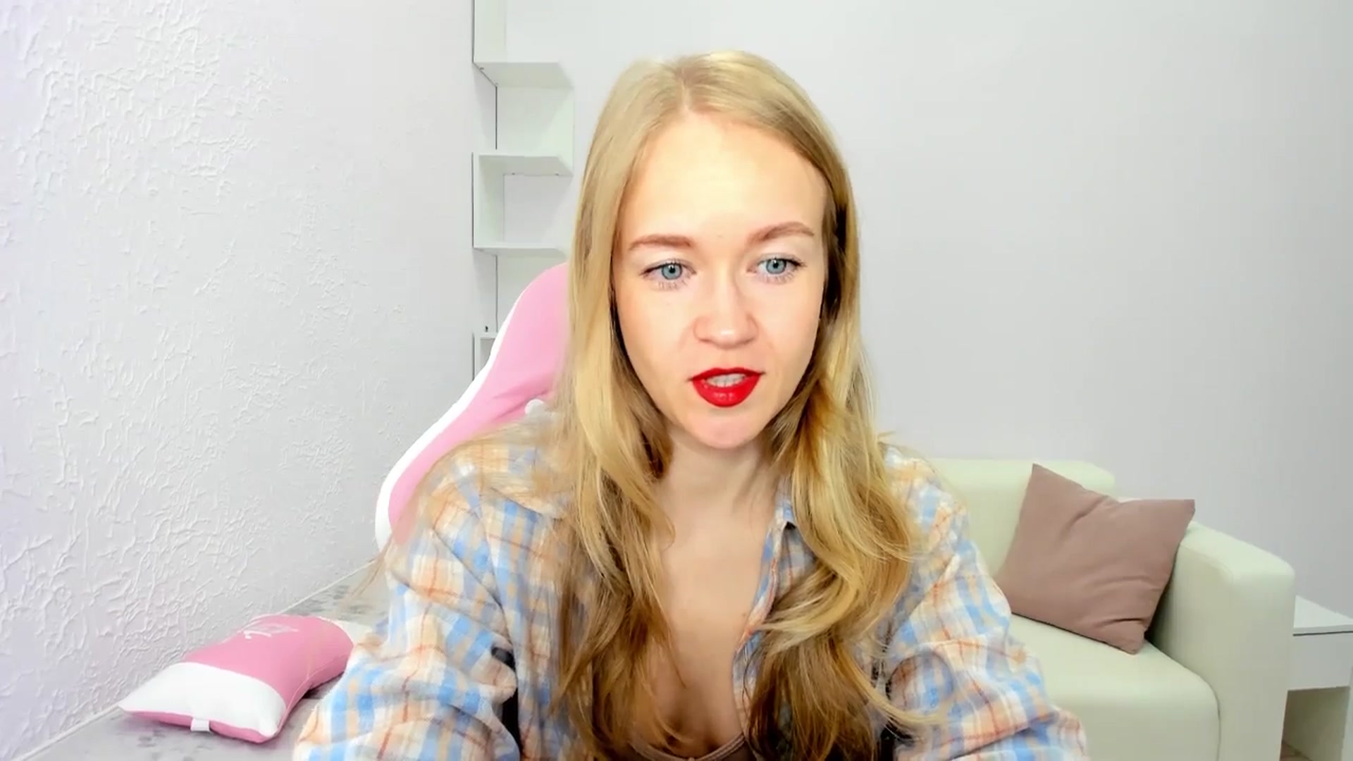Gallery image thumbnail from Angel_Kristy's myfreecams stream on, 05/12/2025, 01:32 image 8 of 20
