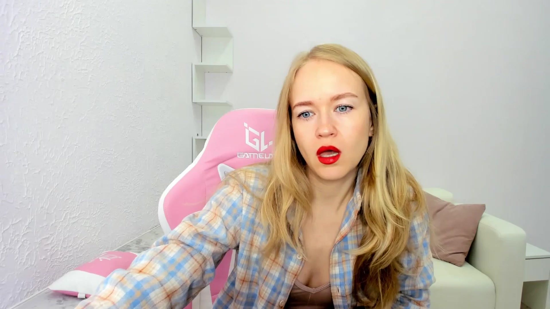 Gallery image thumbnail from Angel_Kristy's myfreecams stream on, 05/12/2025, 01:32 image 12 of 20