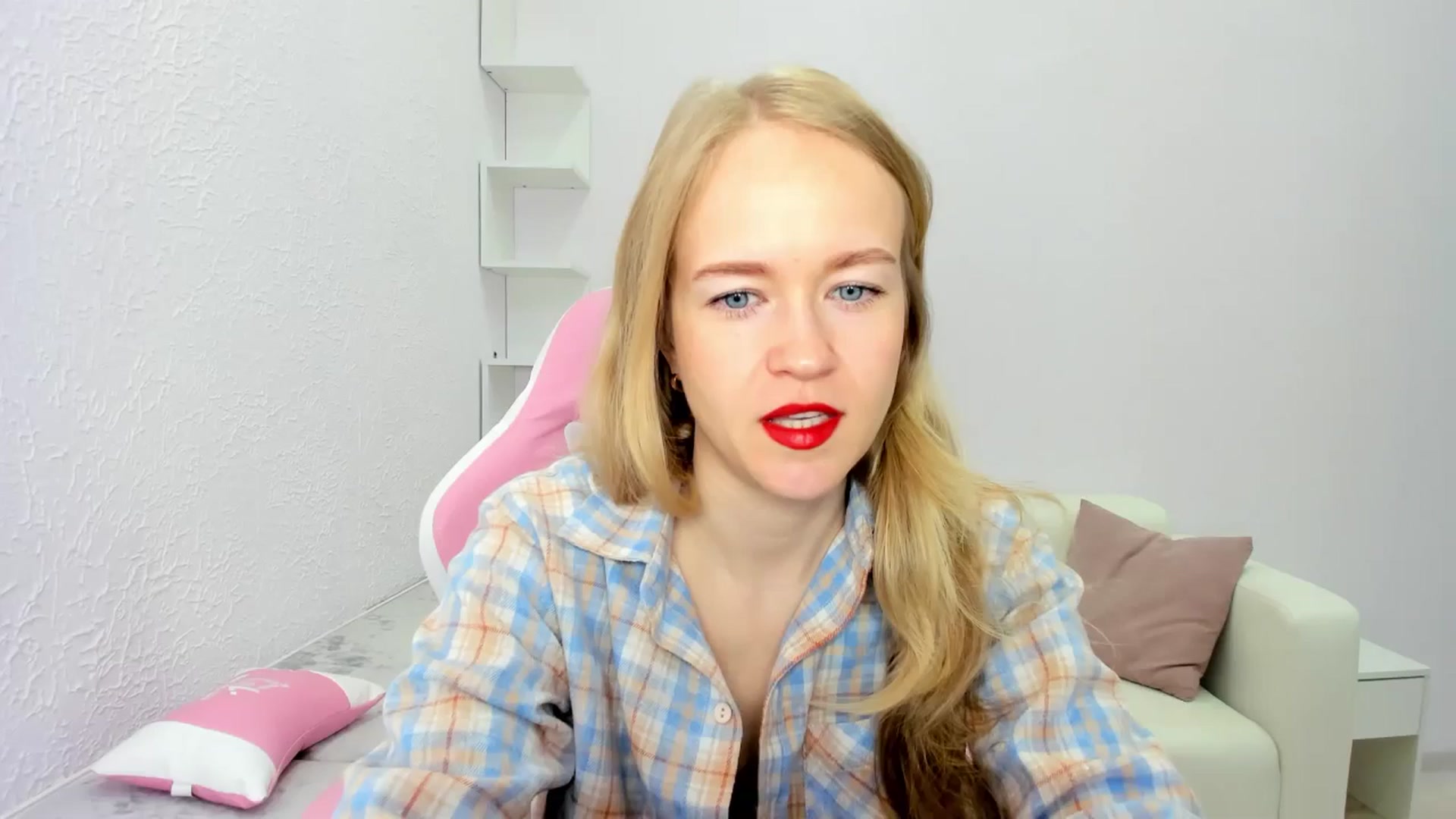 Gallery image thumbnail from Angel_Kristy's myfreecams stream on, 05/12/2025, 01:32 image 3 of 20