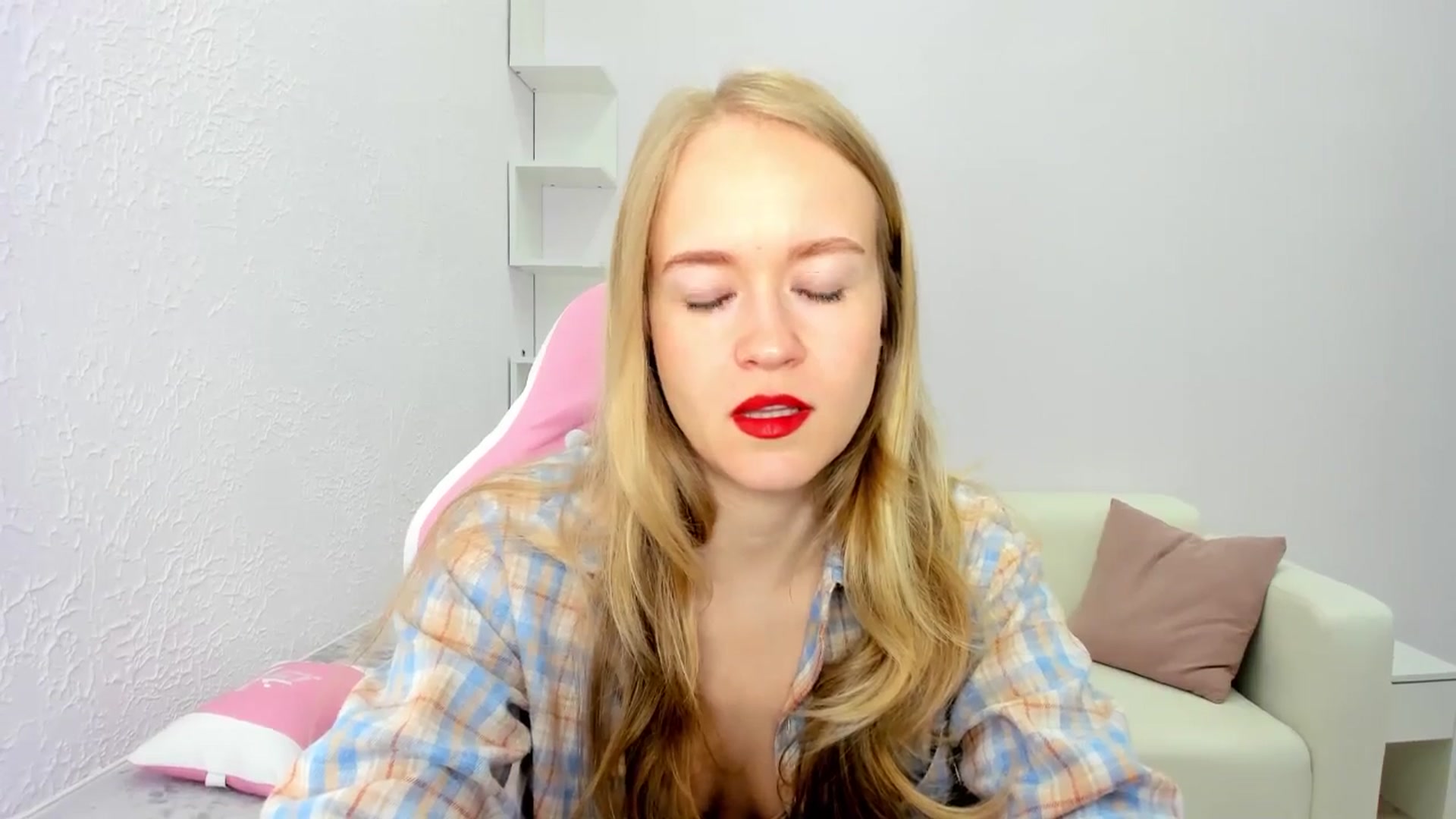 Gallery image thumbnail from Angel_Kristy's myfreecams stream on, 05/12/2025, 01:32 image 9 of 20