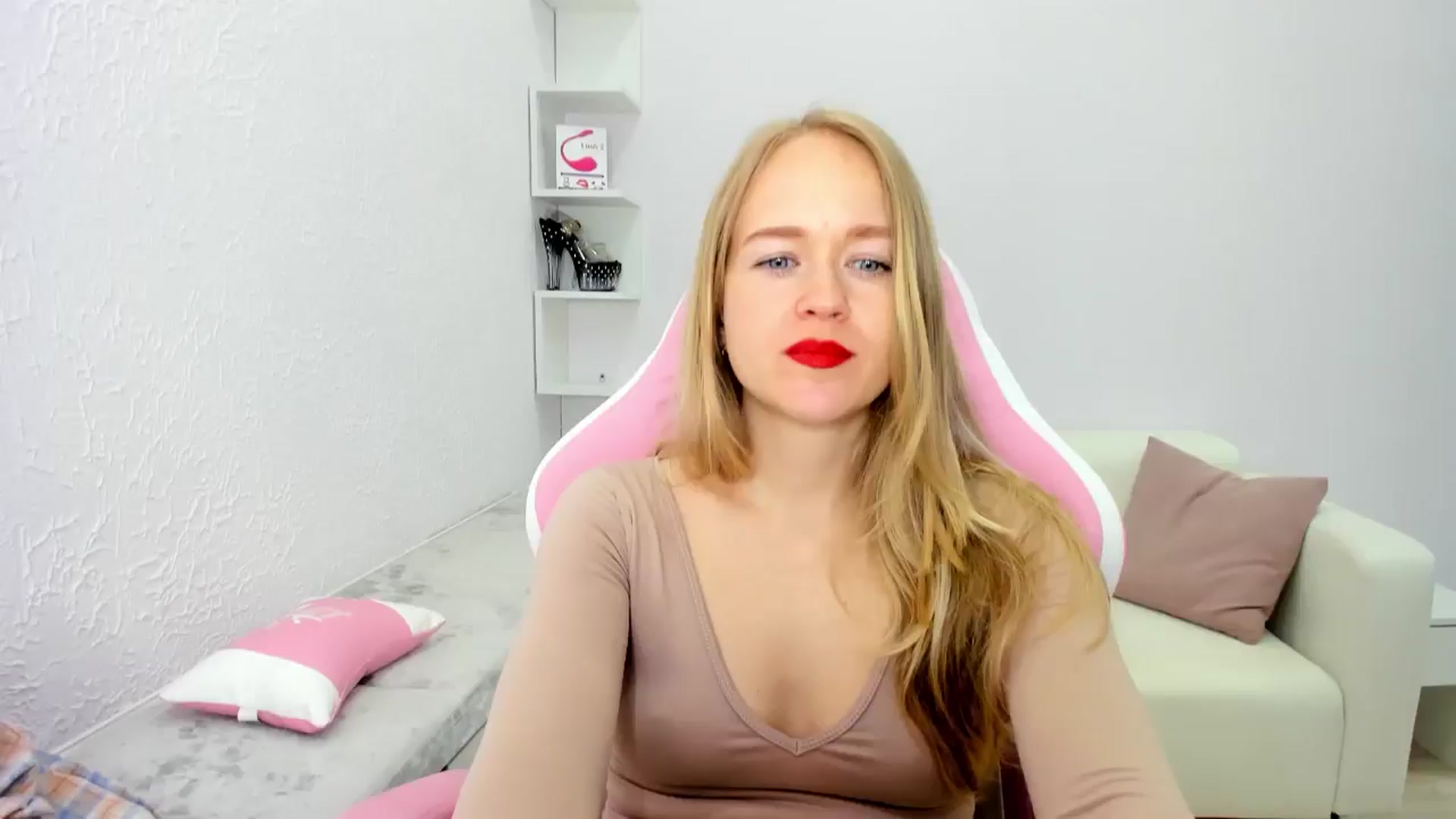 Gallery image thumbnail from Angel_Kristy's myfreecams stream on, 05/12/2025, 03:55 image 14 of 20