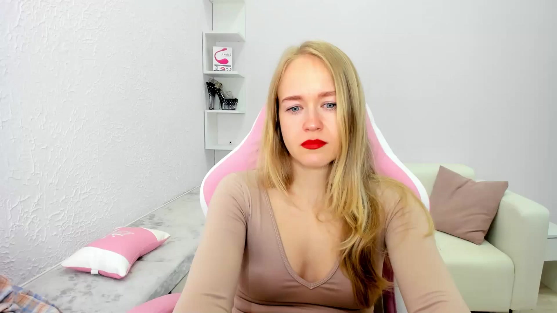 Gallery image thumbnail from Angel_Kristy's myfreecams stream on, 05/12/2025, 03:55 image 18 of 20