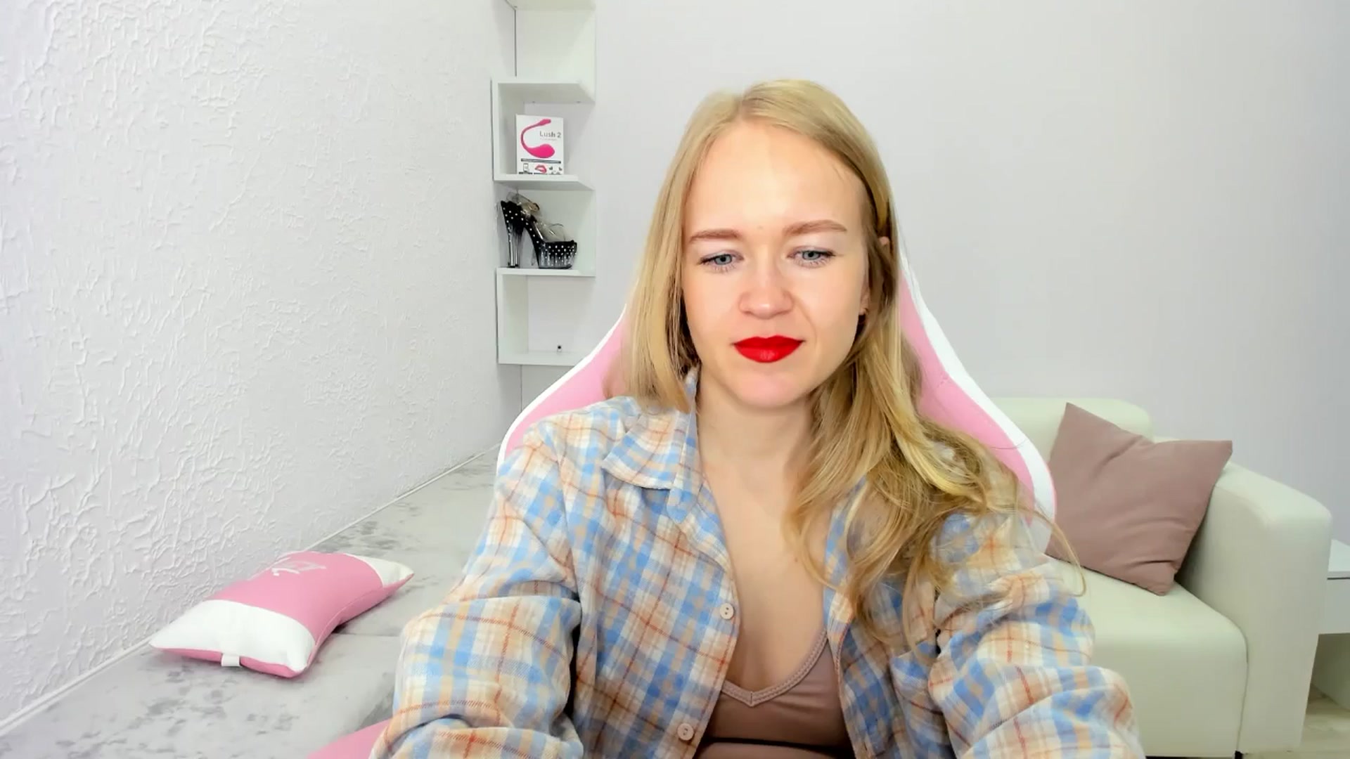 Gallery image thumbnail from Angel_Kristy's myfreecams stream on, 05/12/2025, 03:55 image 1 of 20