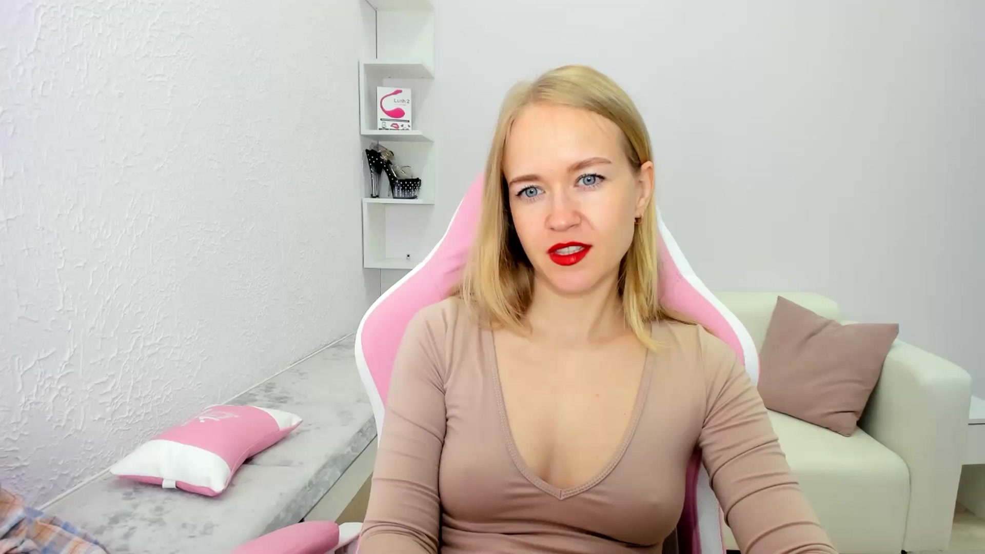 Gallery image thumbnail from Angel_Kristy's myfreecams stream on, 05/12/2025, 03:55 image 3 of 20