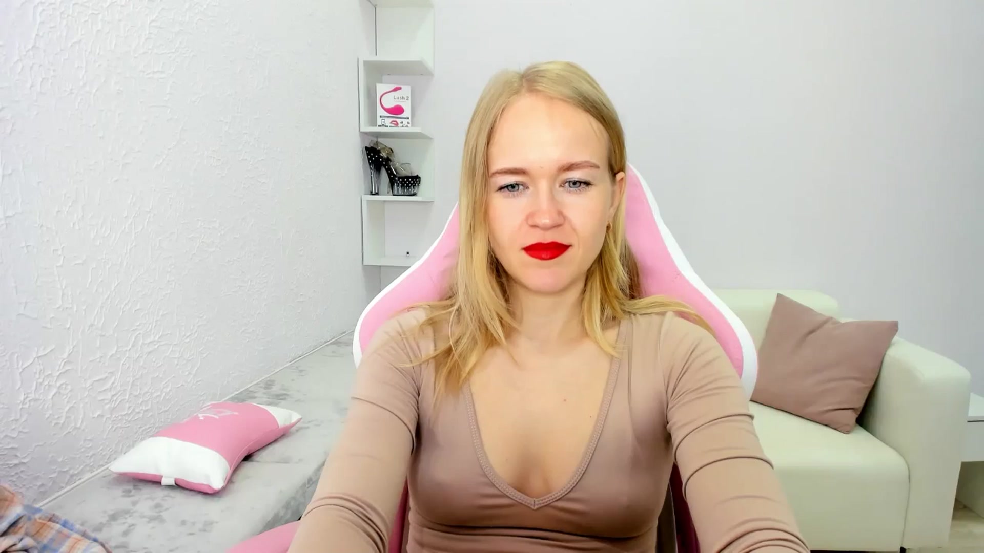 Gallery image thumbnail from Angel_Kristy's myfreecams stream on, 05/12/2025, 03:55 image 4 of 20