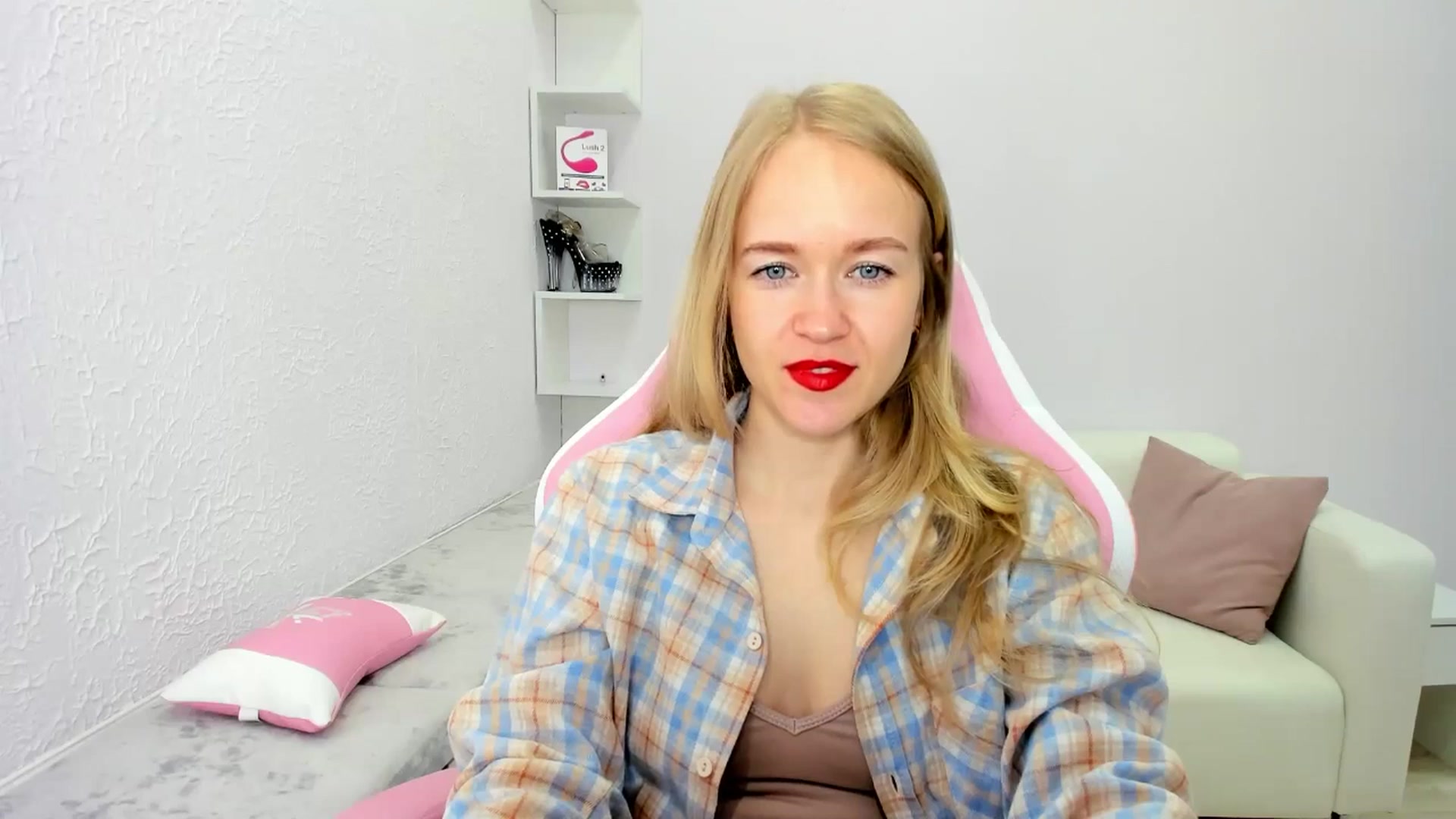 Gallery image thumbnail from Angel_Kristy's myfreecams stream on, 05/12/2025, 03:55 image 2 of 20