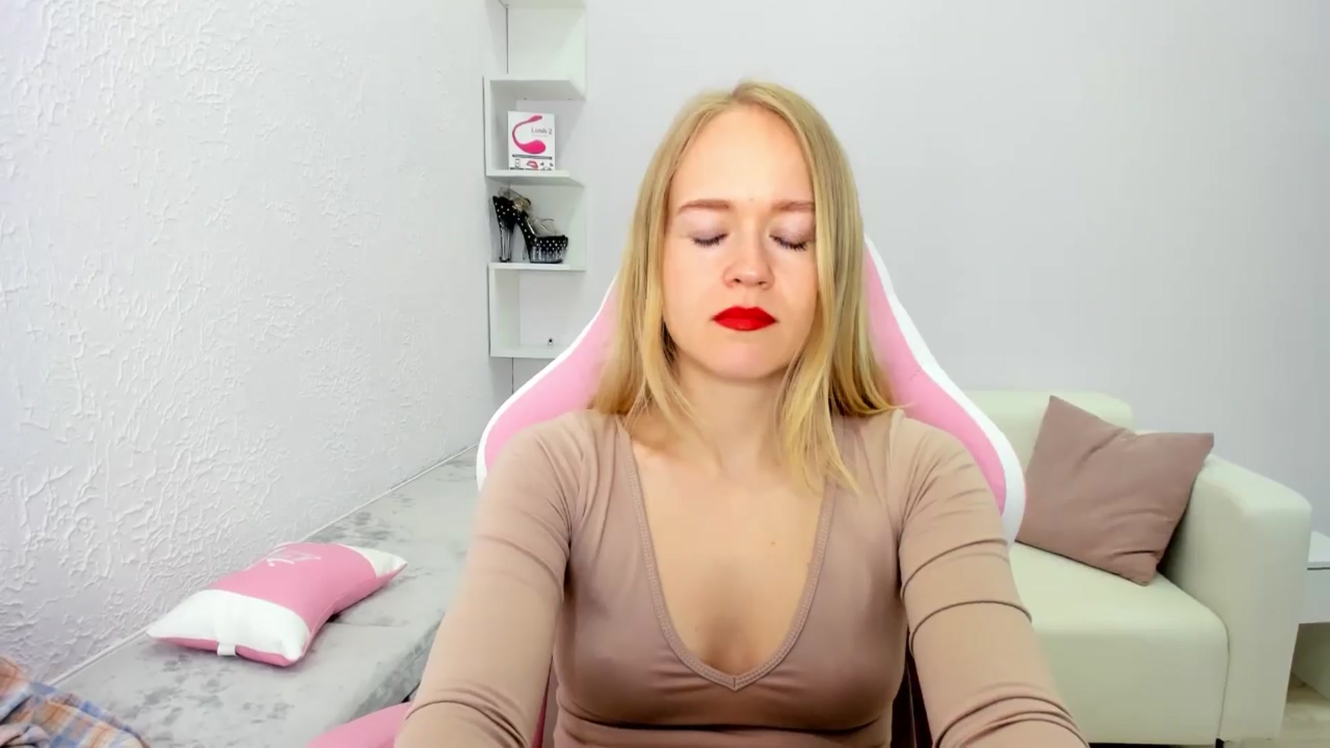 Gallery image thumbnail from Angel_Kristy's myfreecams stream on, 05/12/2025, 03:55 image 9 of 20