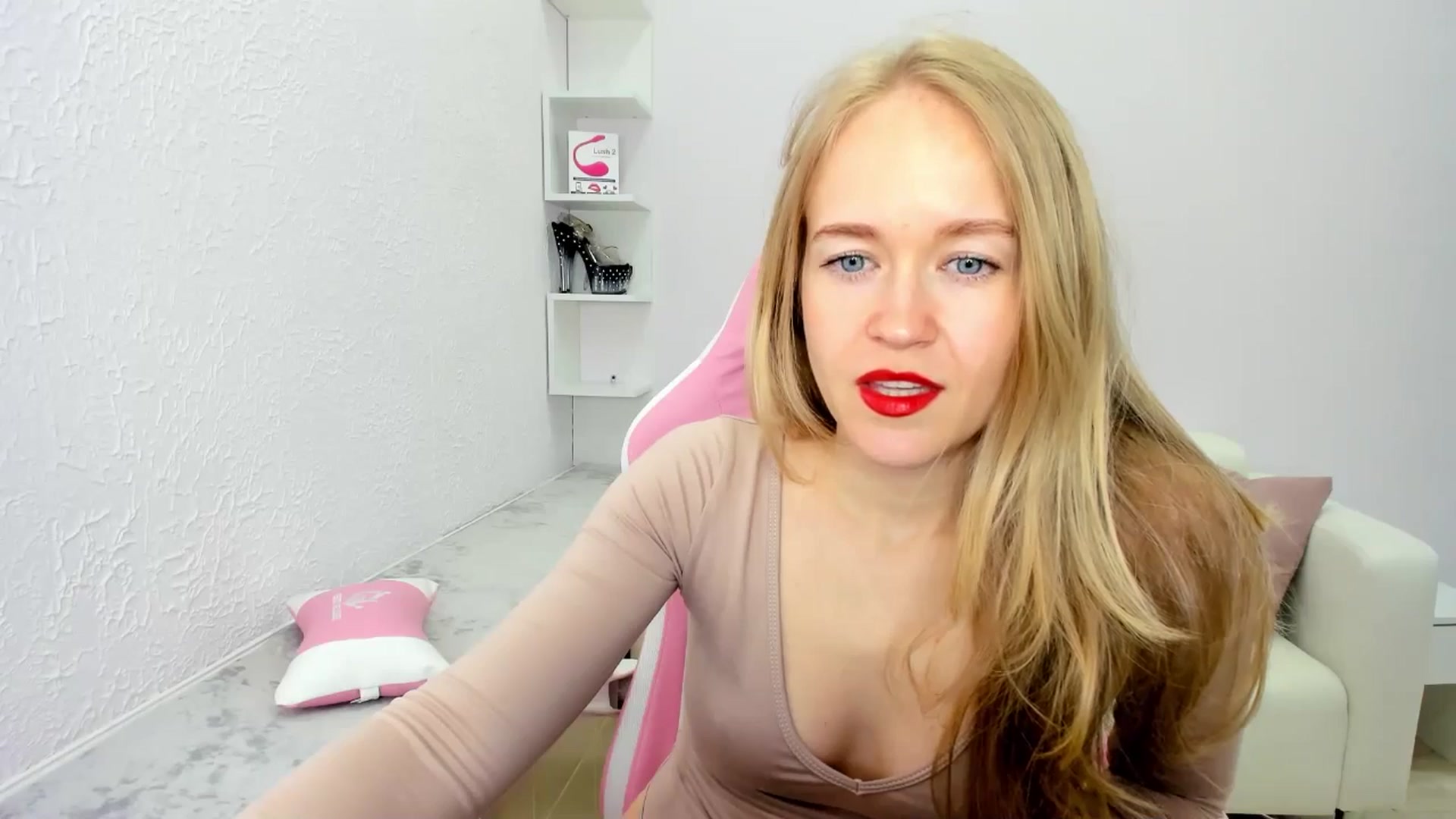 Gallery image thumbnail from Angel_Kristy's myfreecams stream on, 05/12/2025, 05:04 image 5 of 20