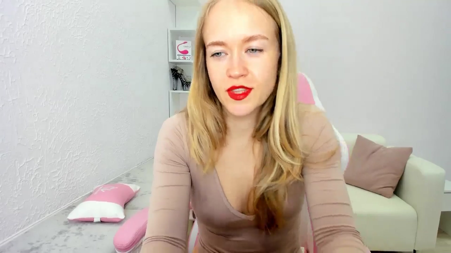 Gallery image thumbnail from Angel_Kristy's myfreecams stream on, 05/12/2025, 05:04 image 3 of 20