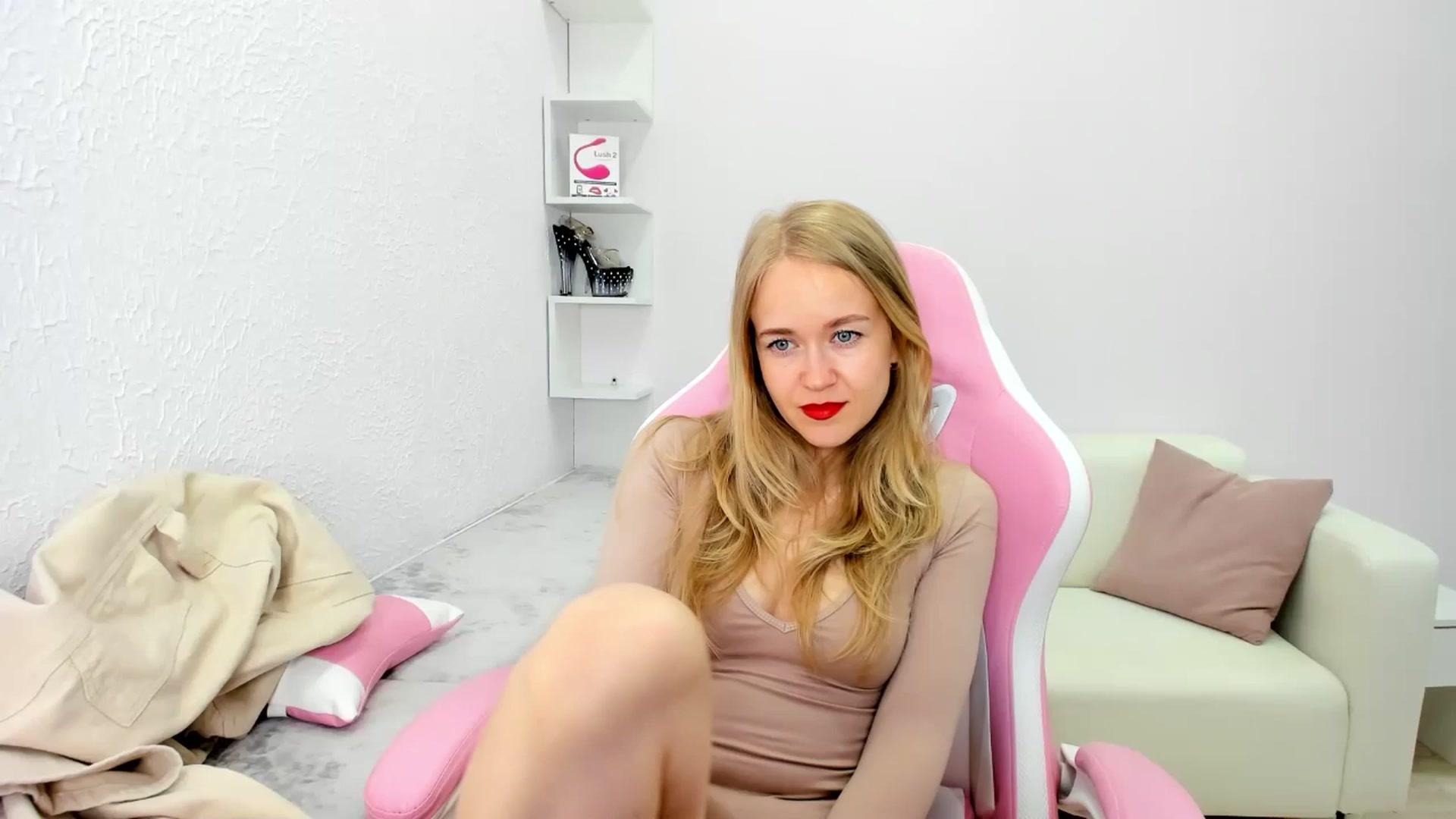 Gallery image thumbnail from Angel_Kristy's myfreecams stream on, 05/12/2025, 05:04 image 1 of 20