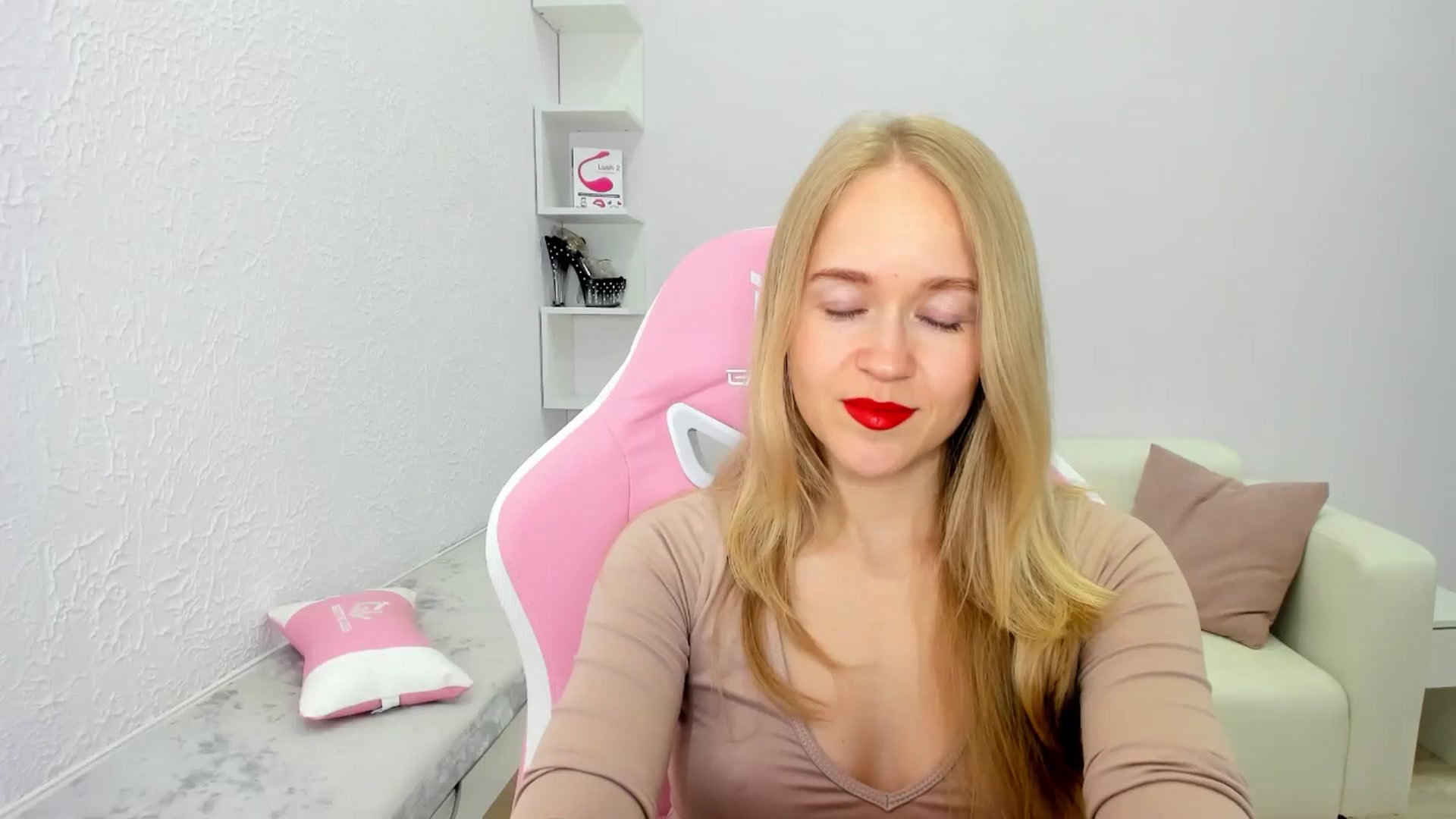Gallery image thumbnail from Angel_Kristy's myfreecams stream on, 05/12/2025, 06:53 image 3 of 20