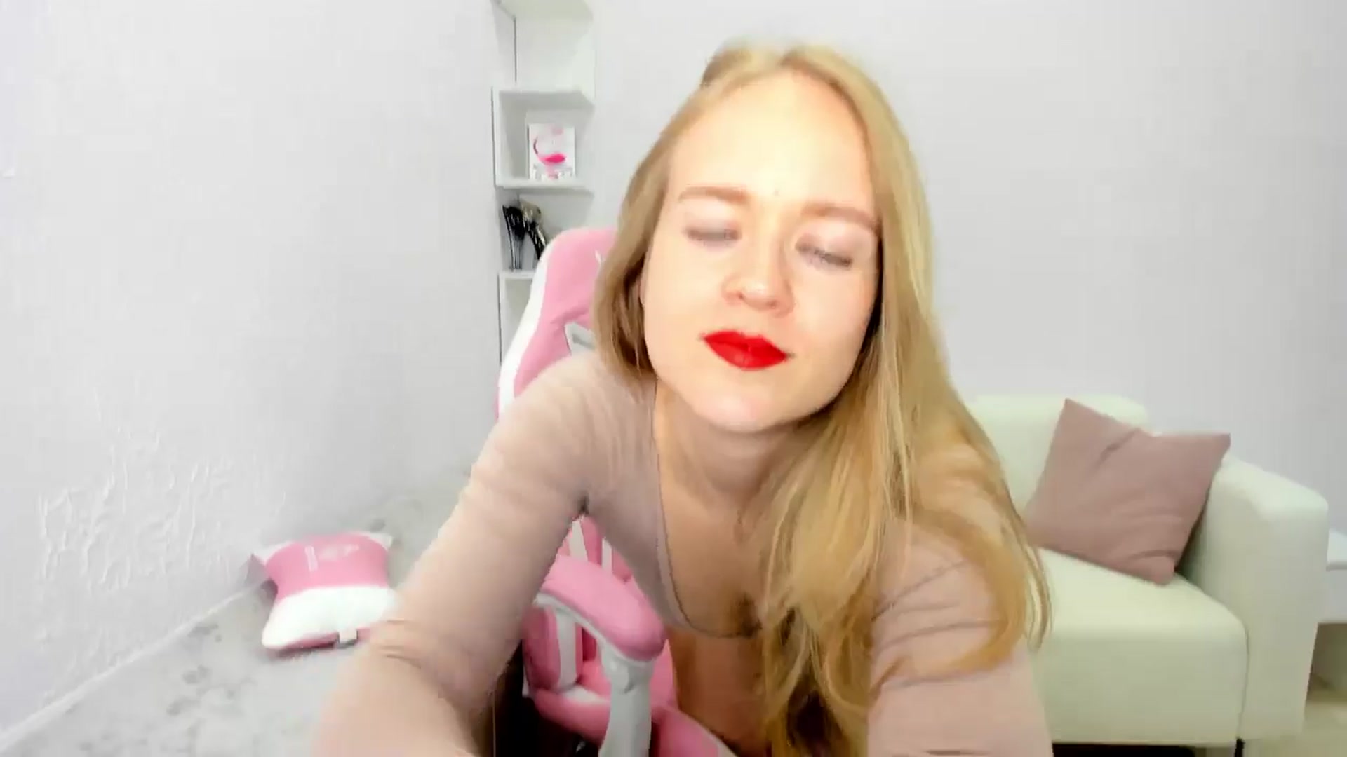 Gallery image thumbnail from Angel_Kristy's myfreecams stream on, 05/12/2025, 06:53 image 8 of 20