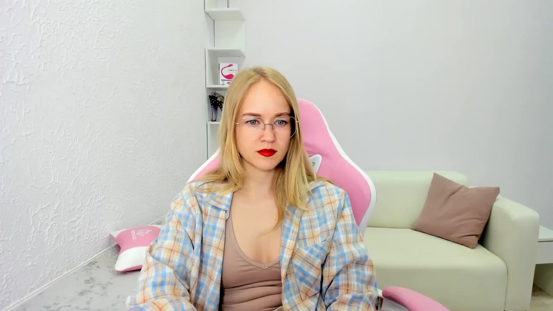 Gallery image thumbnail from Angel_Kristy's myfreecams stream on, 05/12/2025, 06:53 image 19 of 20