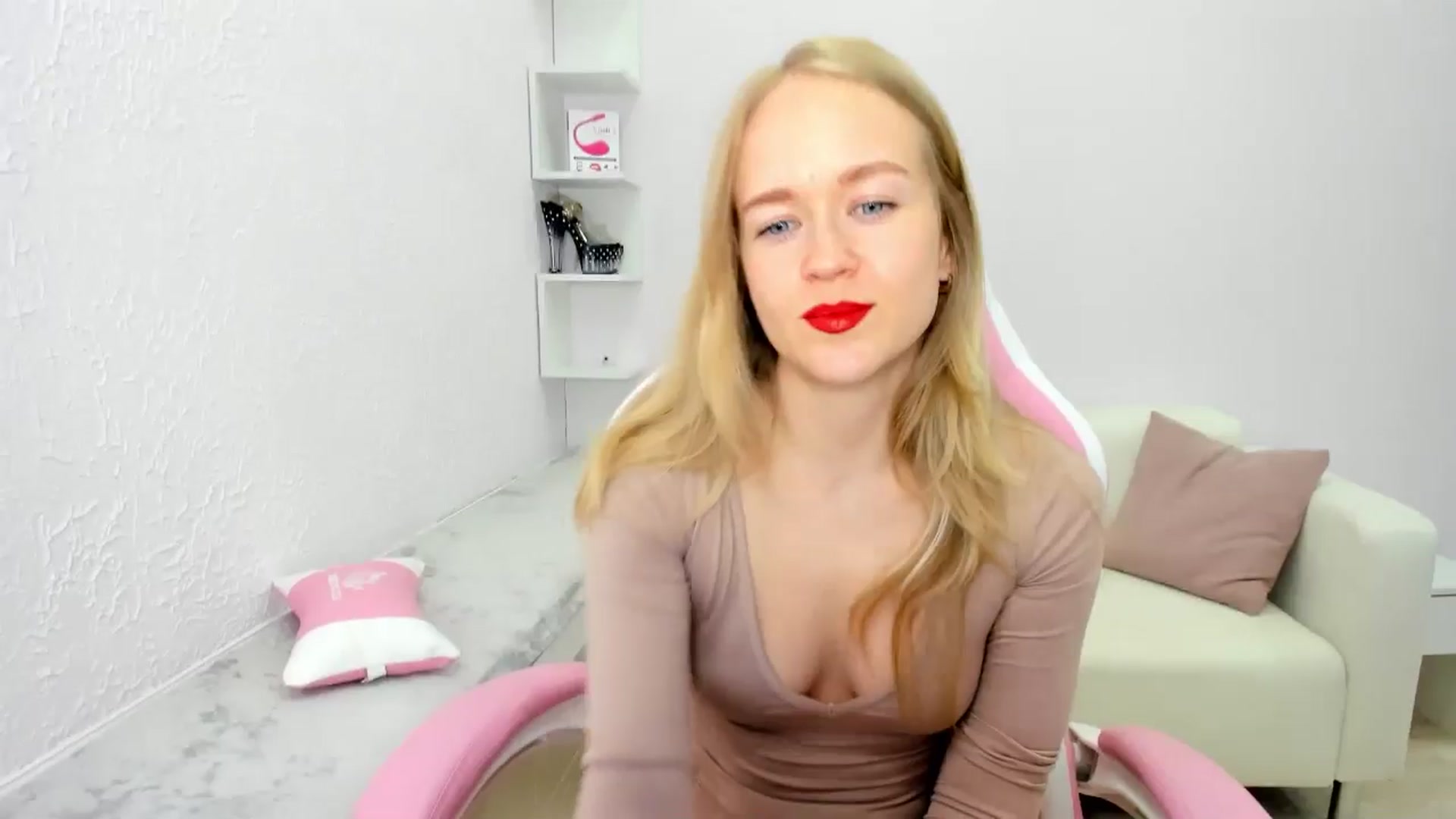 Gallery image thumbnail from Angel_Kristy's myfreecams stream on, 05/12/2025, 06:53 image 11 of 20