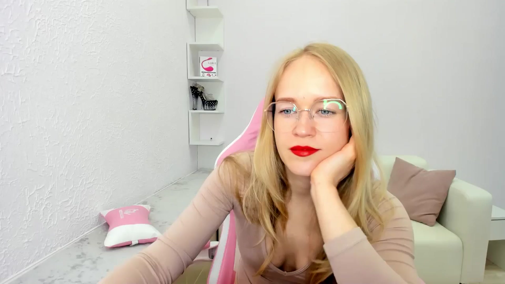 Gallery image thumbnail from Angel_Kristy's myfreecams stream on, 05/12/2025, 06:53 image 15 of 20