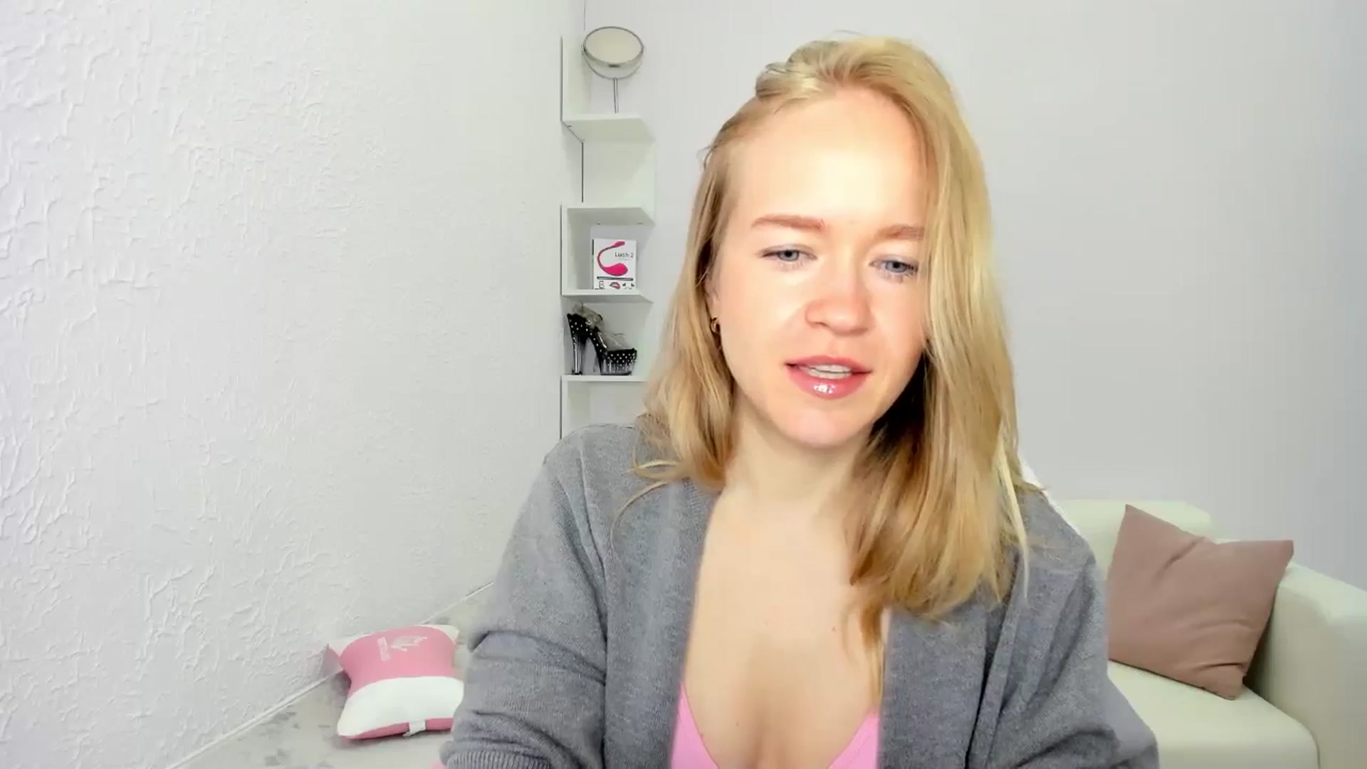 Gallery image thumbnail from Angel_Kristy's myfreecams stream on, 05/13/2025, 02:43 image 8 of 20