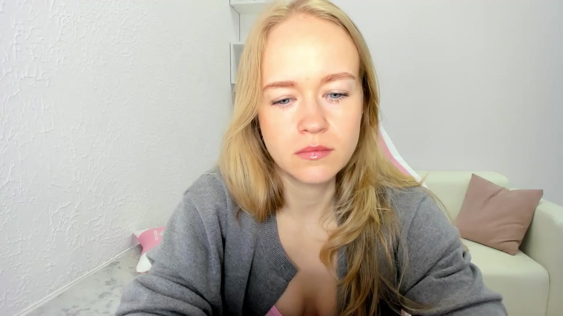 Gallery image thumbnail from Angel_Kristy's myfreecams stream on, 05/13/2025, 02:43 image 4 of 20
