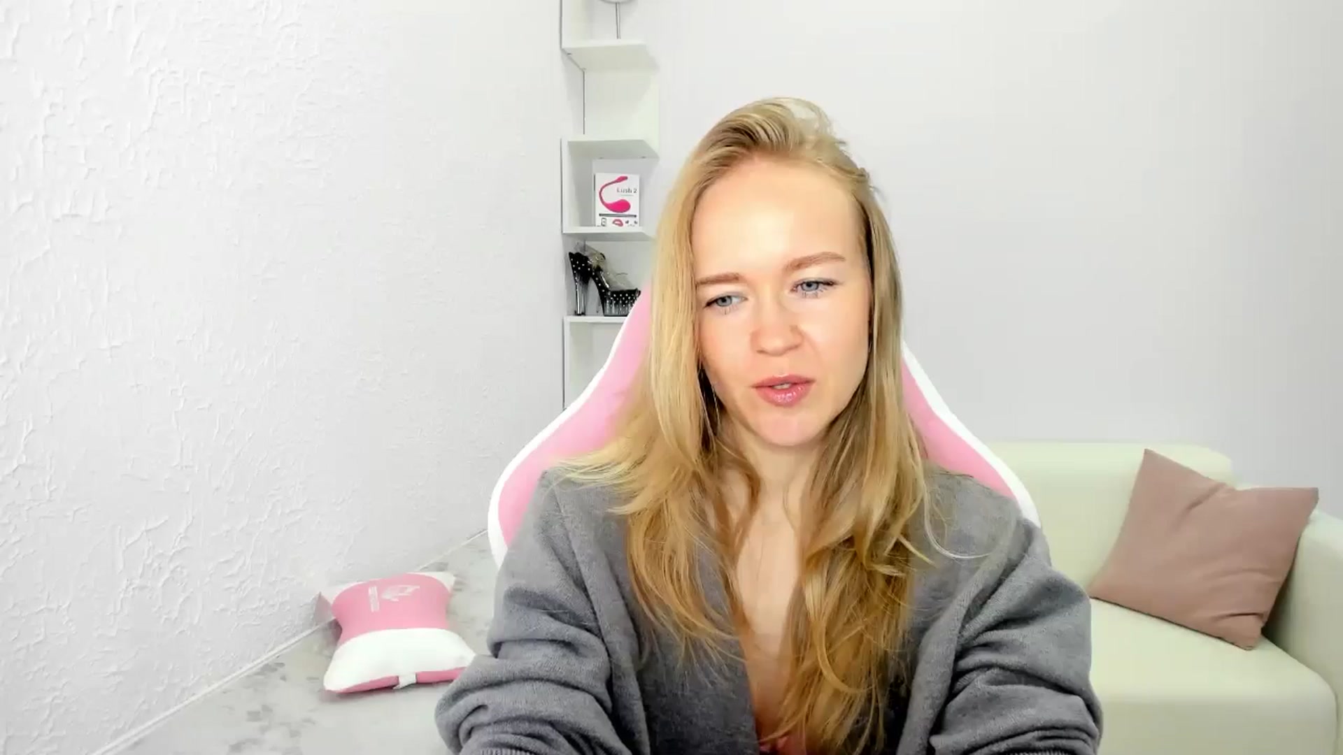 Gallery image thumbnail from Angel_Kristy's myfreecams stream on, 05/13/2025, 02:43 image 19 of 20