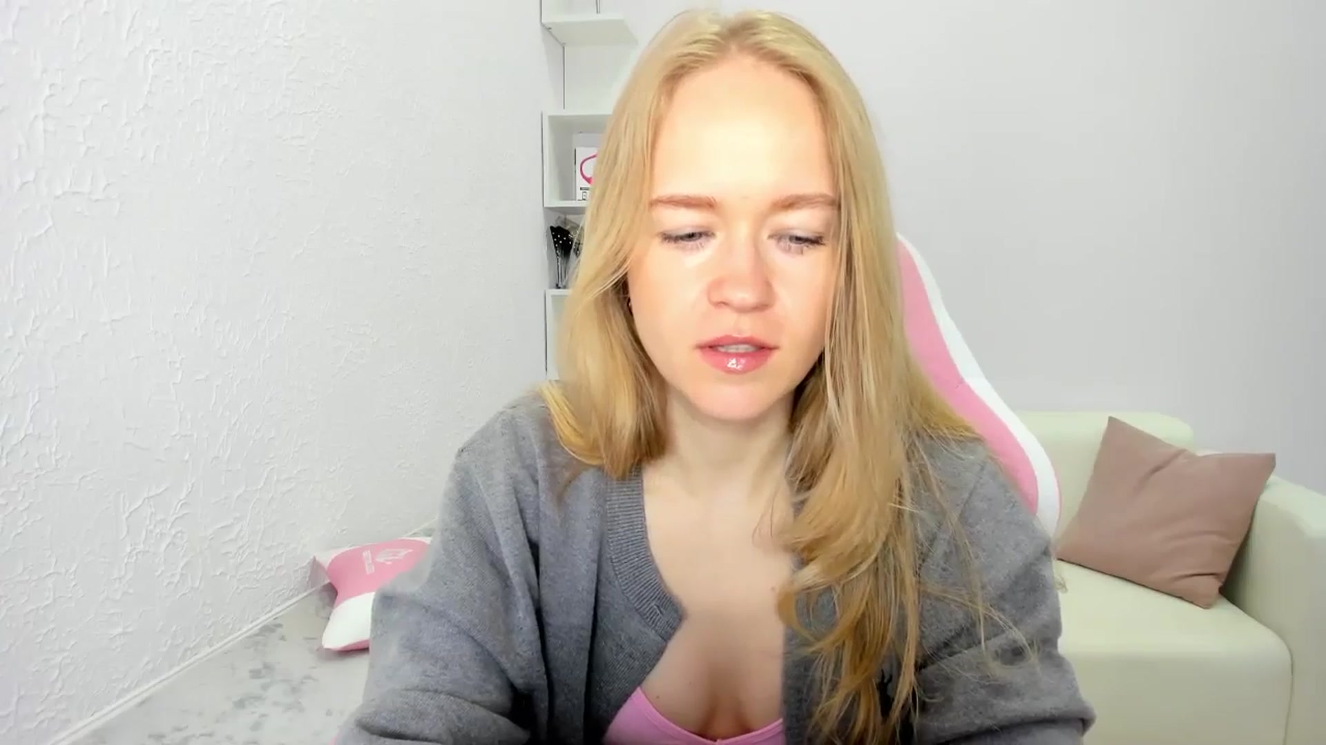 Gallery image thumbnail from Angel_Kristy's myfreecams stream on, 05/13/2025, 02:43 image 3 of 20