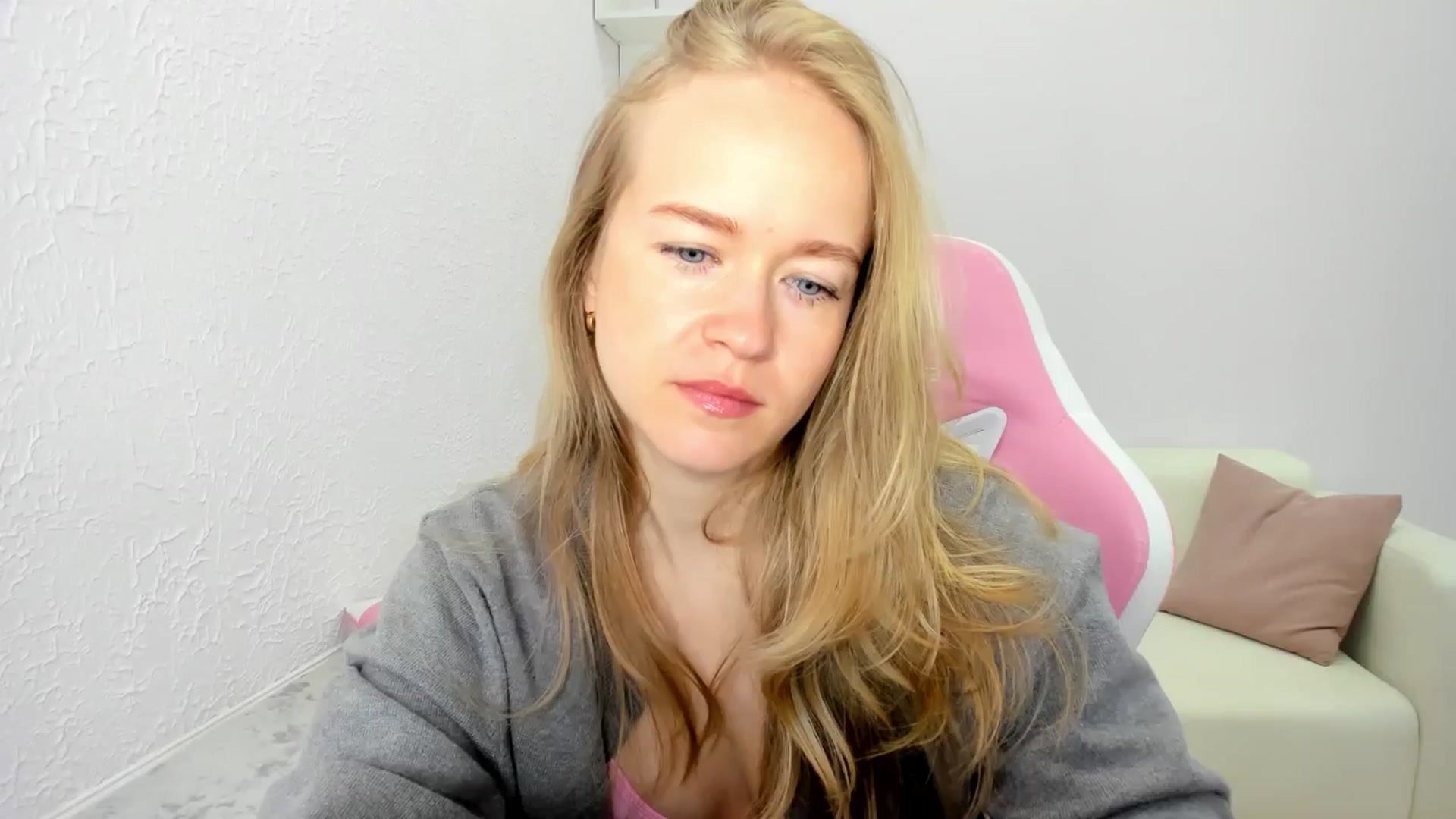 Gallery image thumbnail from Angel_Kristy's myfreecams stream on, 05/13/2025, 02:43 image 1 of 20