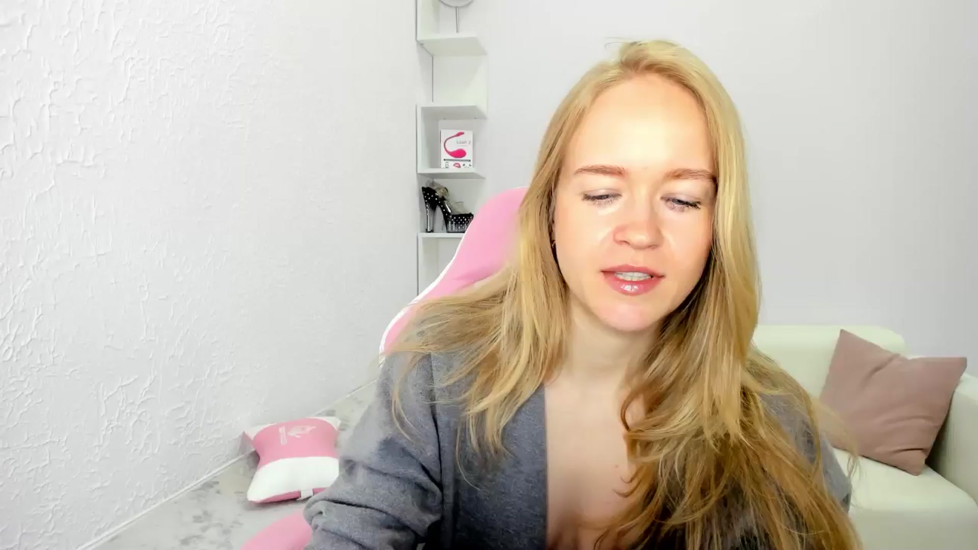Gallery image thumbnail from Angel_Kristy's myfreecams stream on, 05/13/2025, 02:43 image 16 of 20