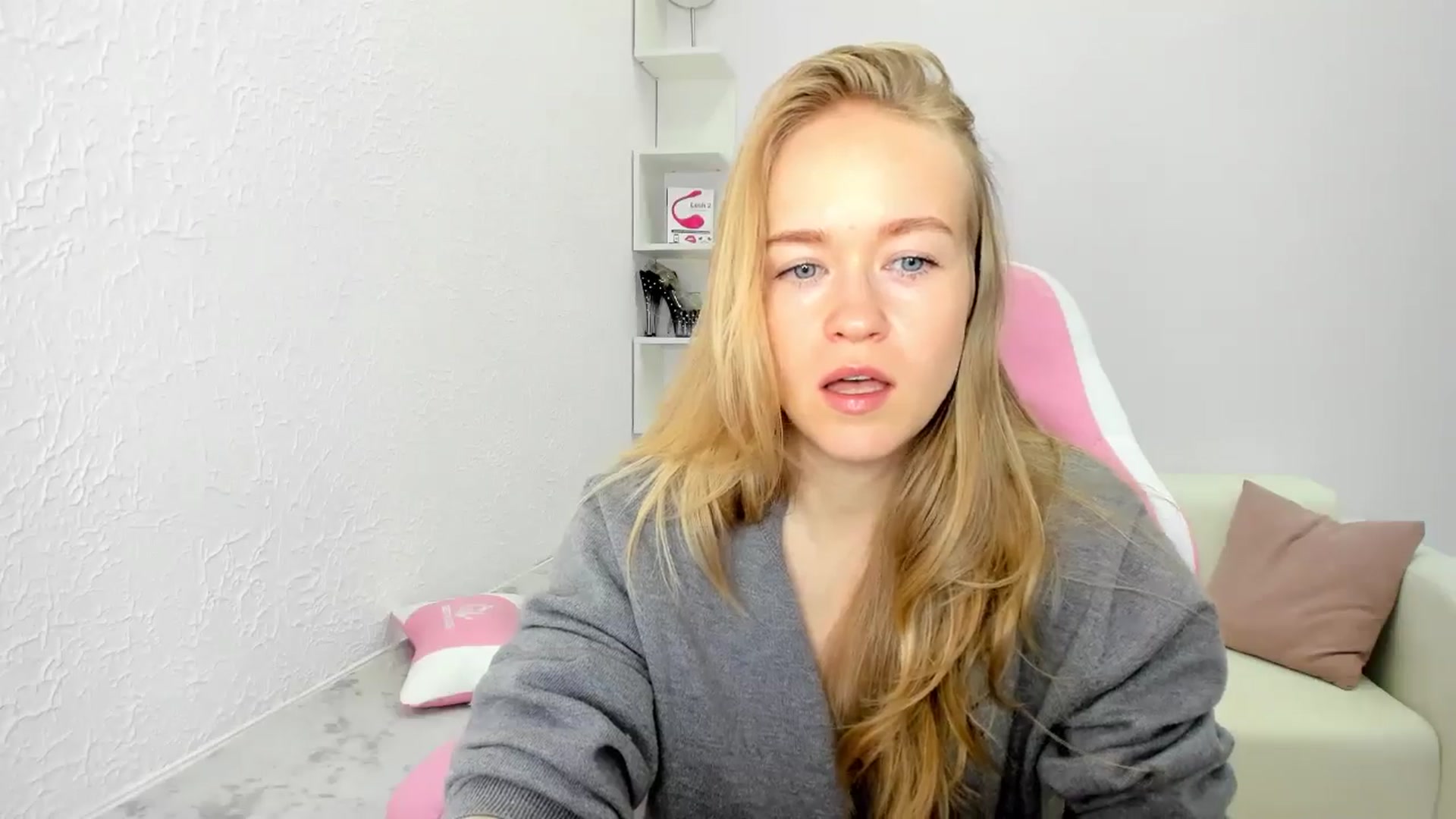Gallery image thumbnail from Angel_Kristy's myfreecams stream on, 05/13/2025, 03:35 image 7 of 20