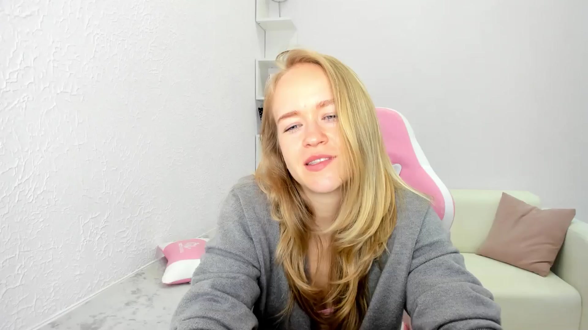 Gallery image thumbnail from Angel_Kristy's myfreecams stream on, 05/13/2025, 03:35 image 14 of 20
