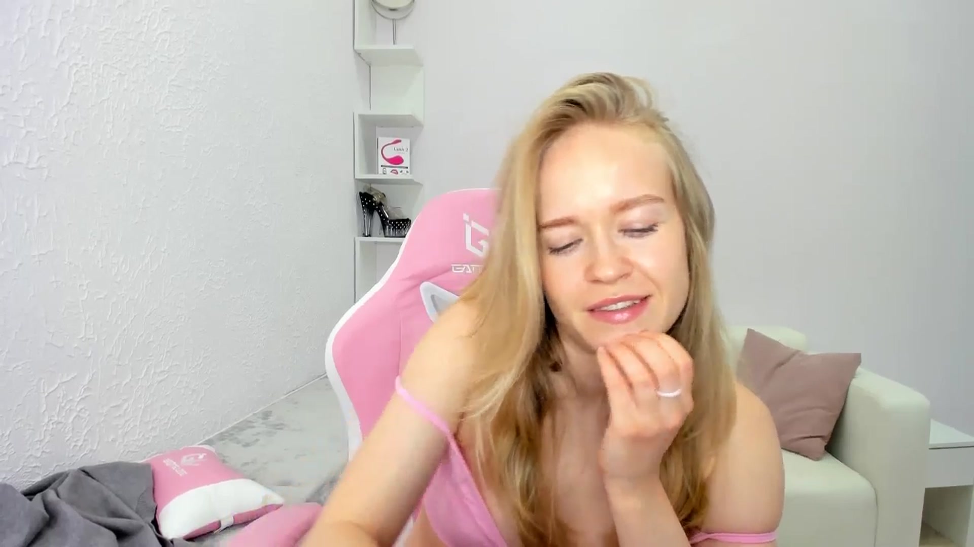 Gallery image thumbnail from Angel_Kristy's myfreecams stream on, 05/13/2025, 06:26 image 19 of 20