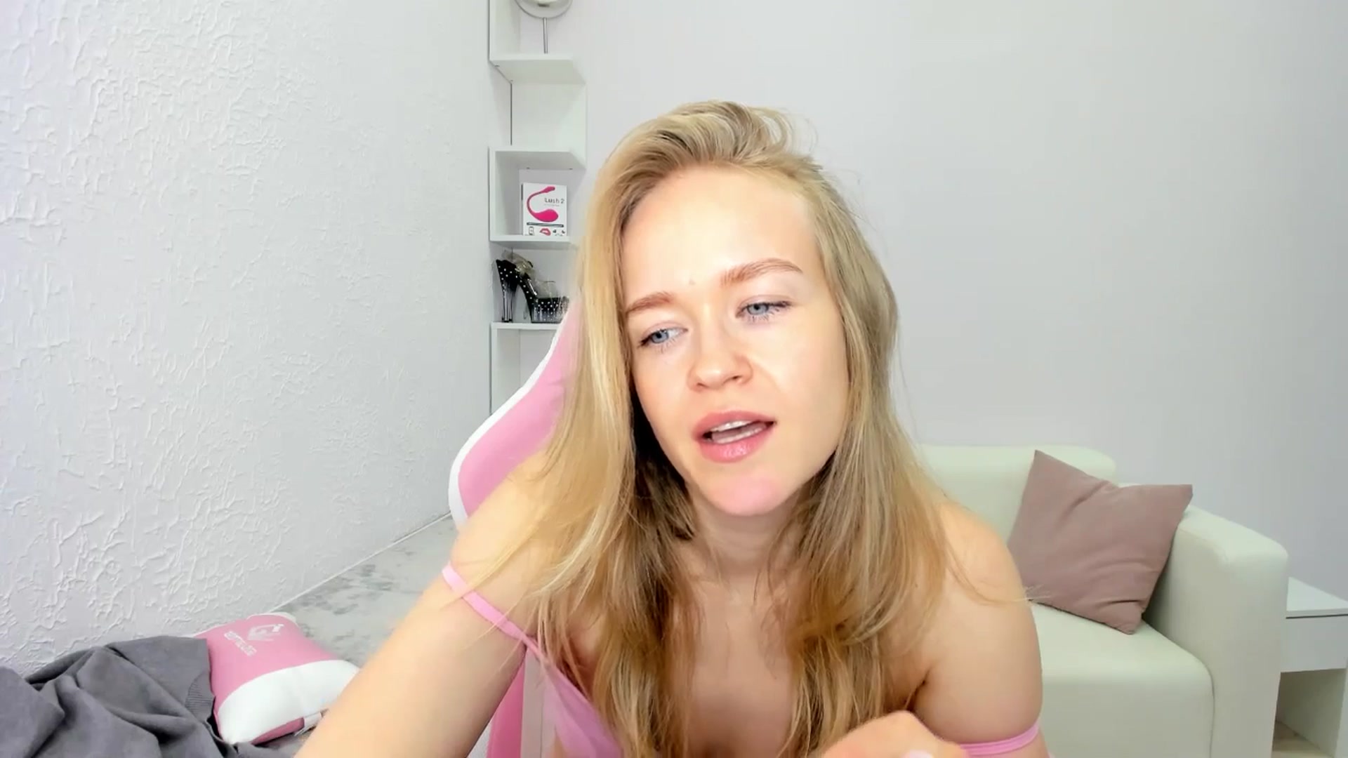 Gallery image thumbnail from Angel_Kristy's myfreecams stream on, 05/13/2025, 06:26 image 18 of 20