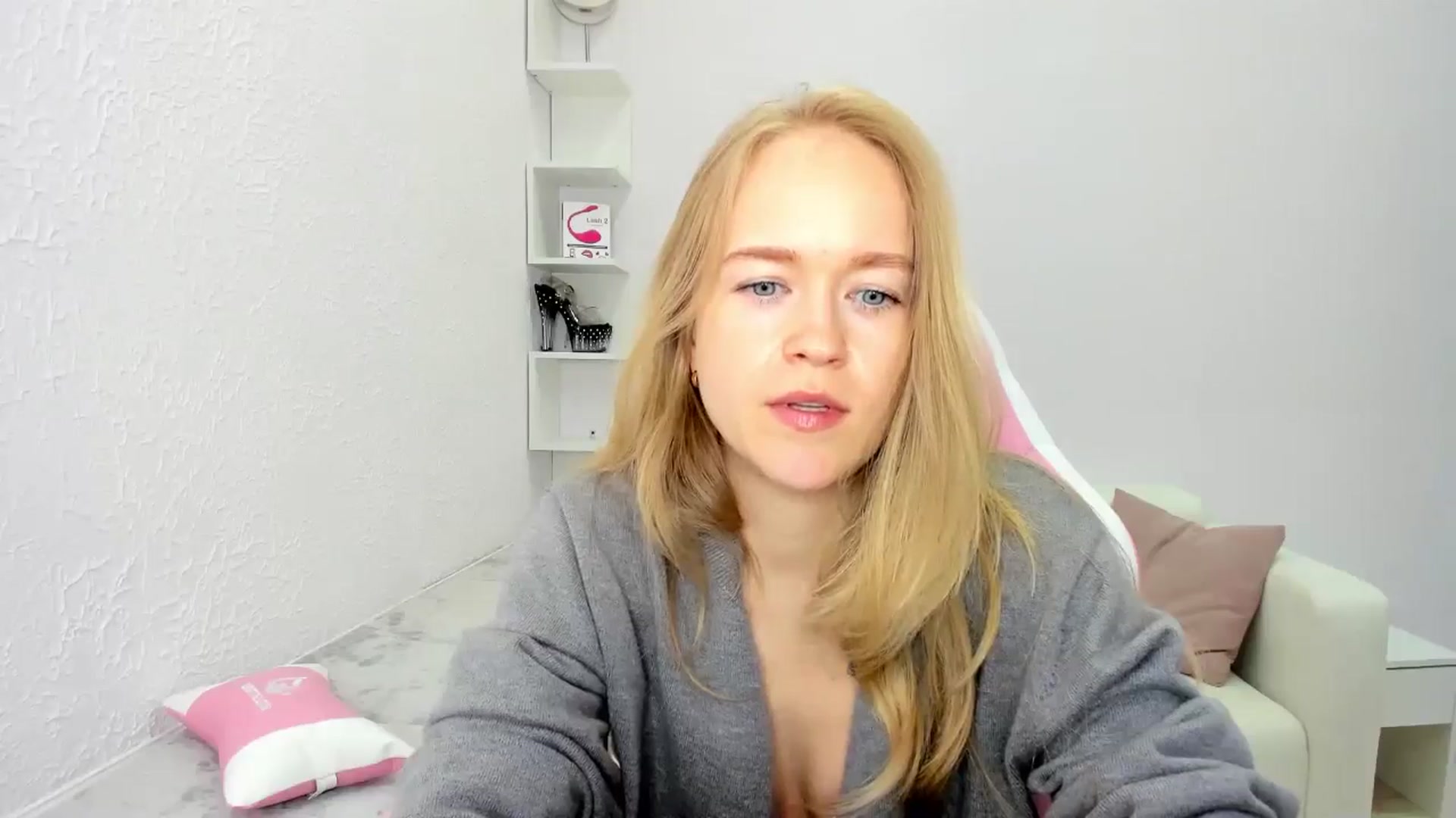 Gallery image thumbnail from Angel_Kristy's myfreecams stream on, 05/13/2025, 06:48 image 2 of 20