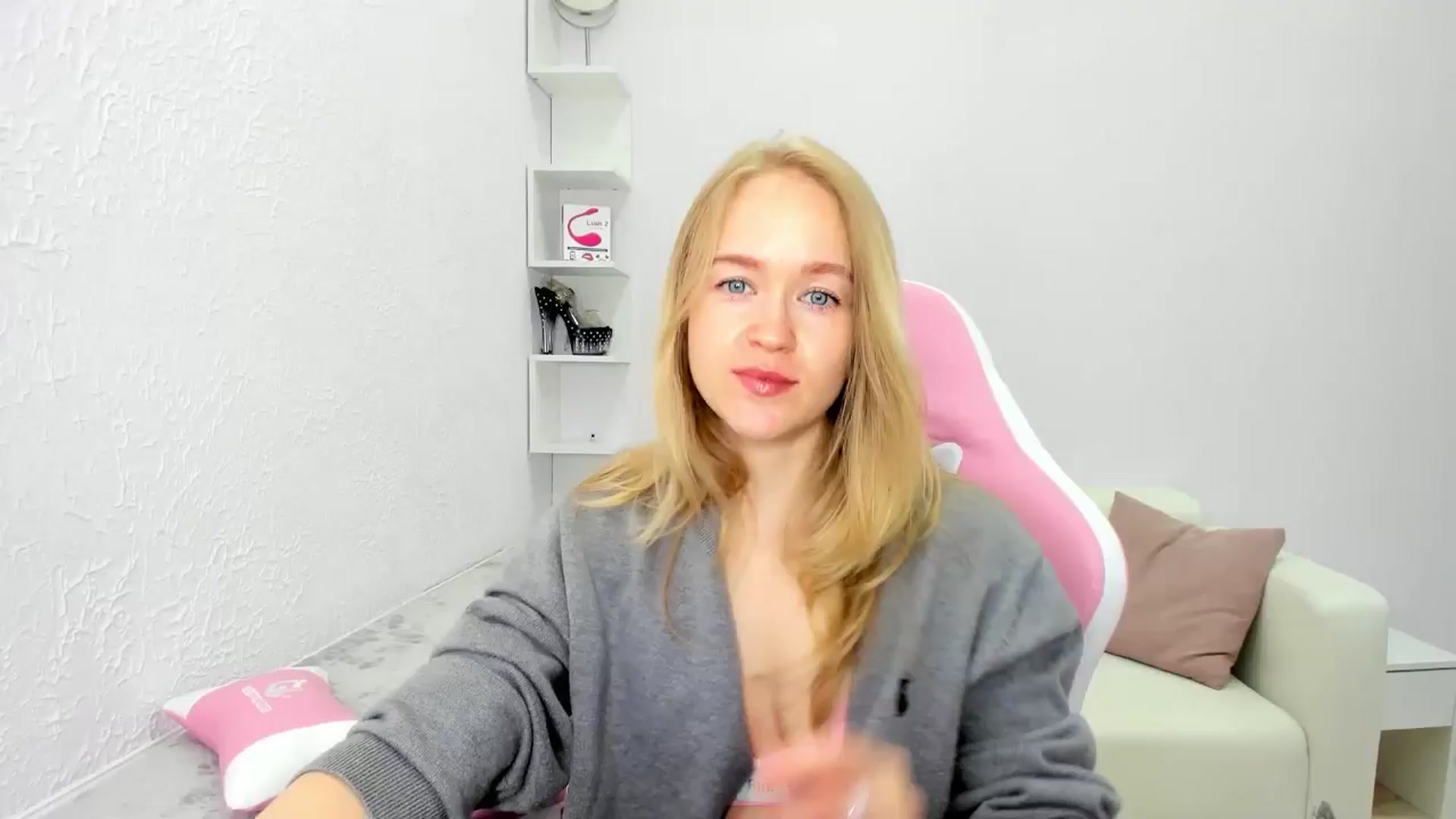Gallery image thumbnail from Angel_Kristy's myfreecams stream on, 05/13/2025, 06:48 image 7 of 20