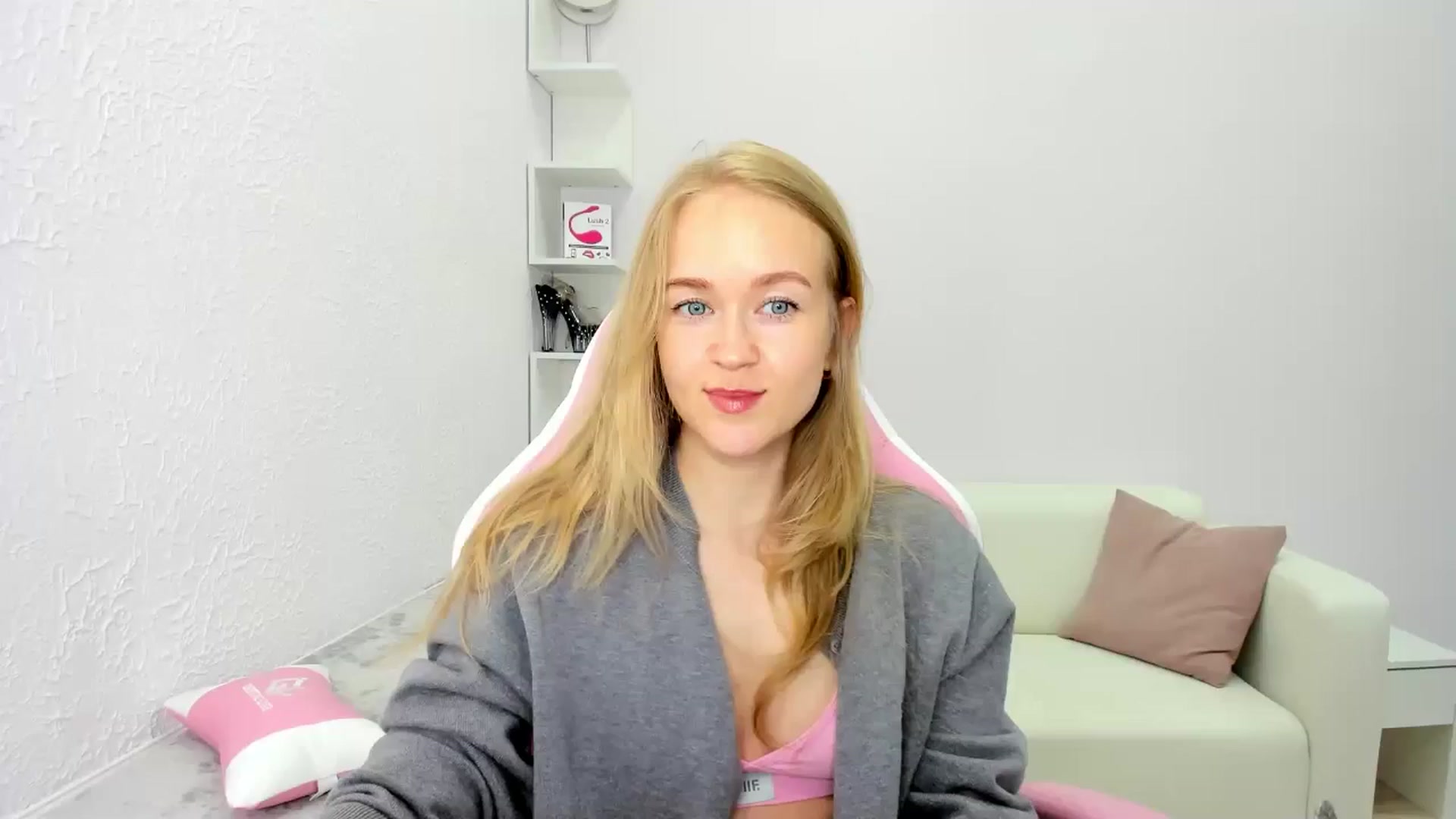 Gallery image thumbnail from Angel_Kristy's myfreecams stream on, 05/13/2025, 06:48 image 8 of 20