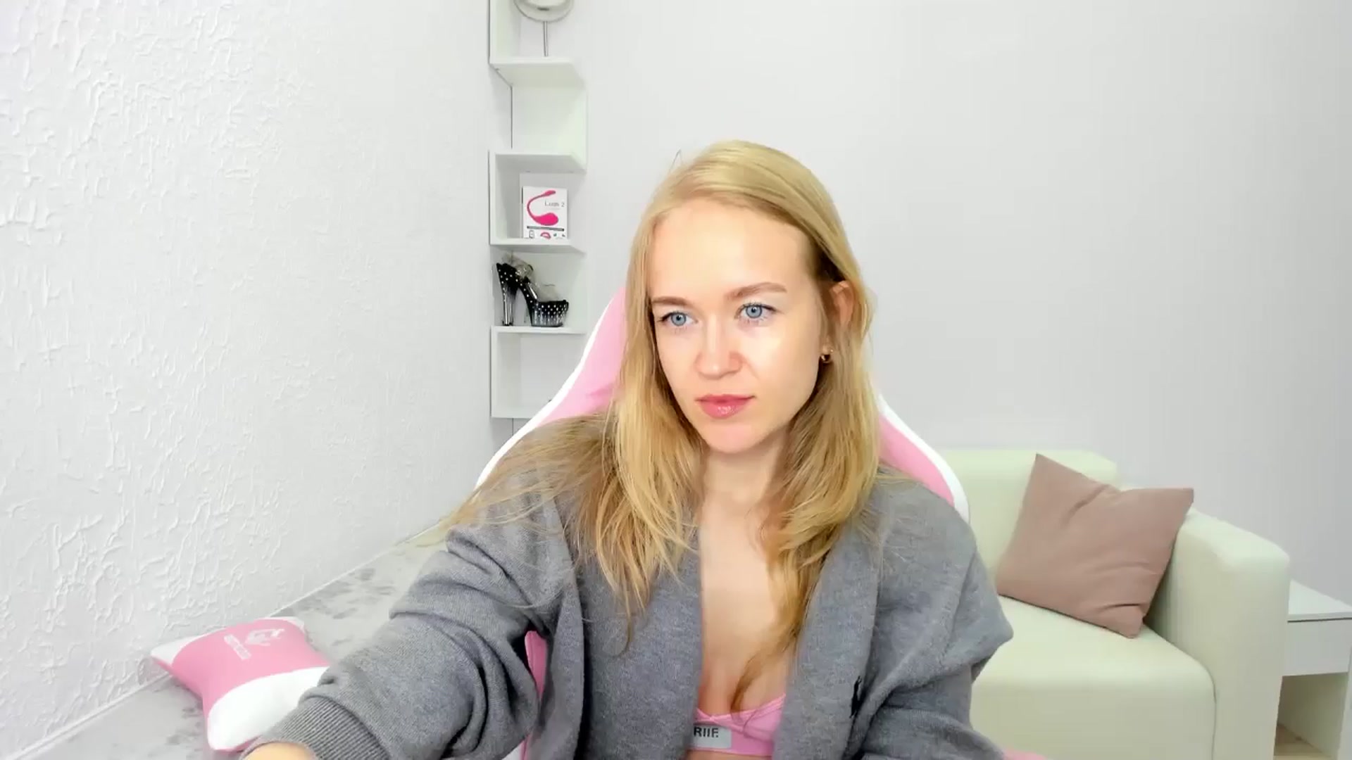 Gallery image thumbnail from Angel_Kristy's myfreecams stream on, 05/13/2025, 06:48 image 11 of 20