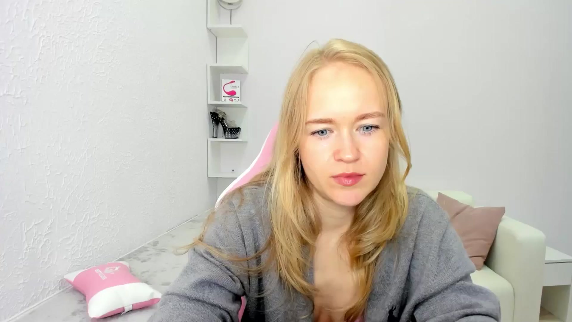 Gallery image thumbnail from Angel_Kristy's myfreecams stream on, 05/13/2025, 06:48 image 17 of 20