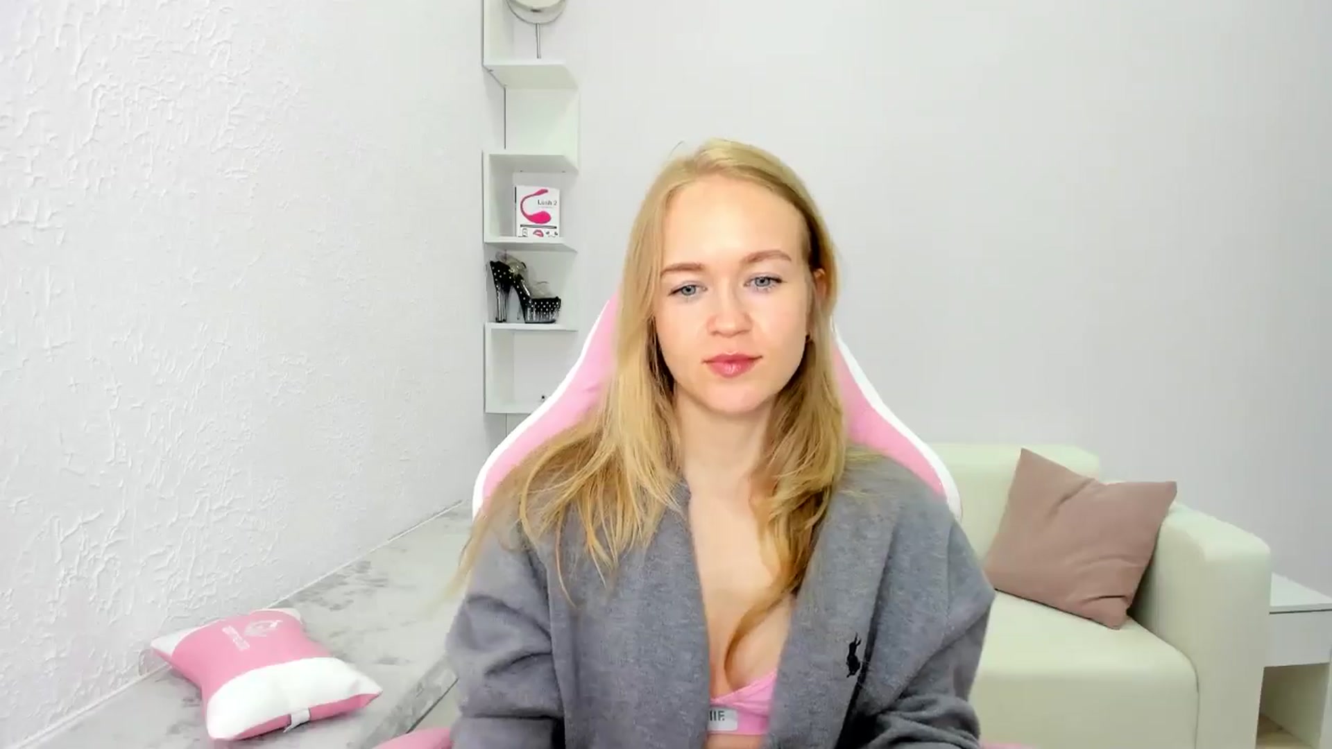 Gallery image thumbnail from Angel_Kristy's myfreecams stream on, 05/13/2025, 06:48 image 10 of 20