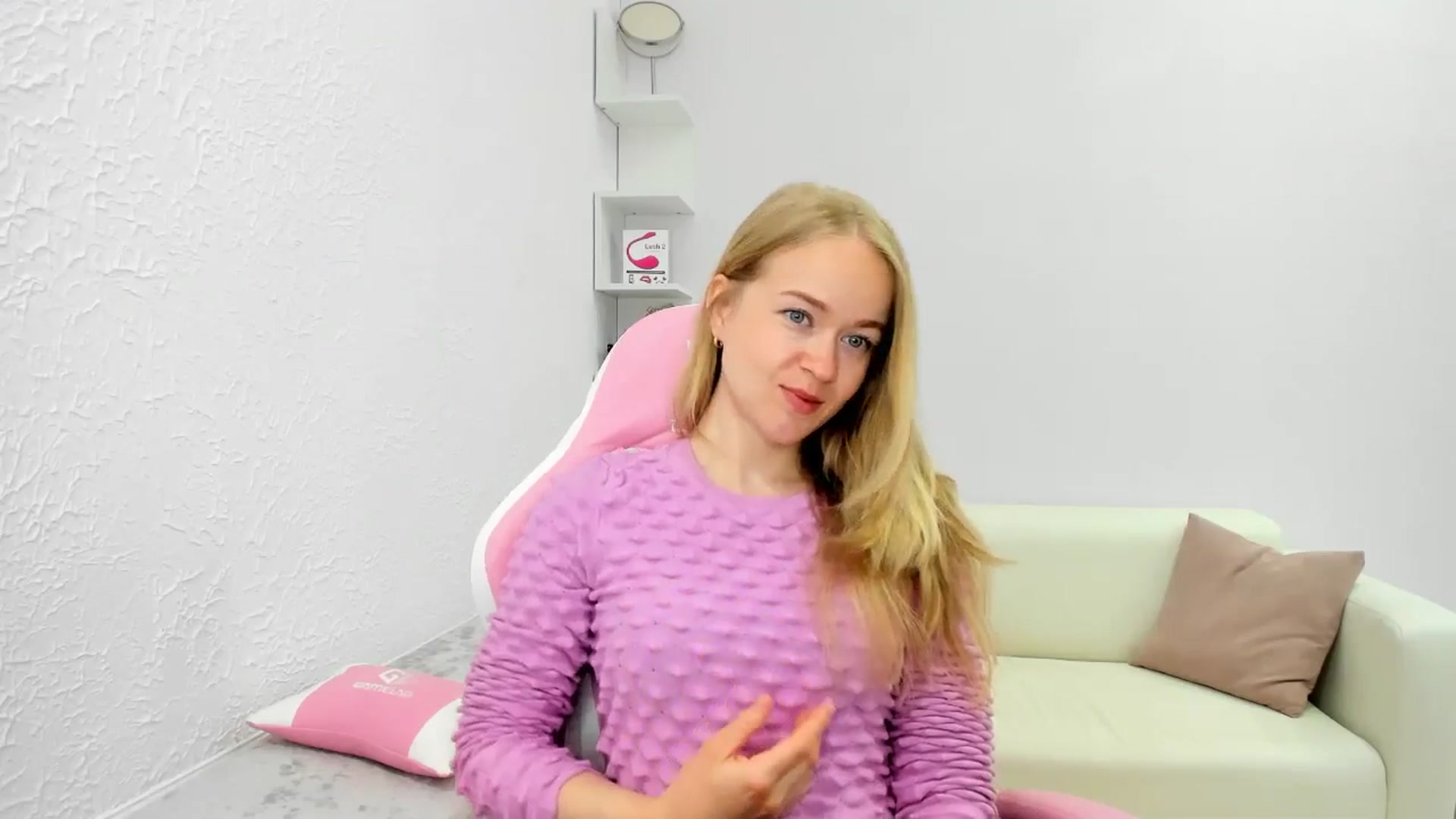 Gallery image thumbnail from Angel_Kristy's myfreecams stream on, 05/16/2025, 01:48 image 18 of 20