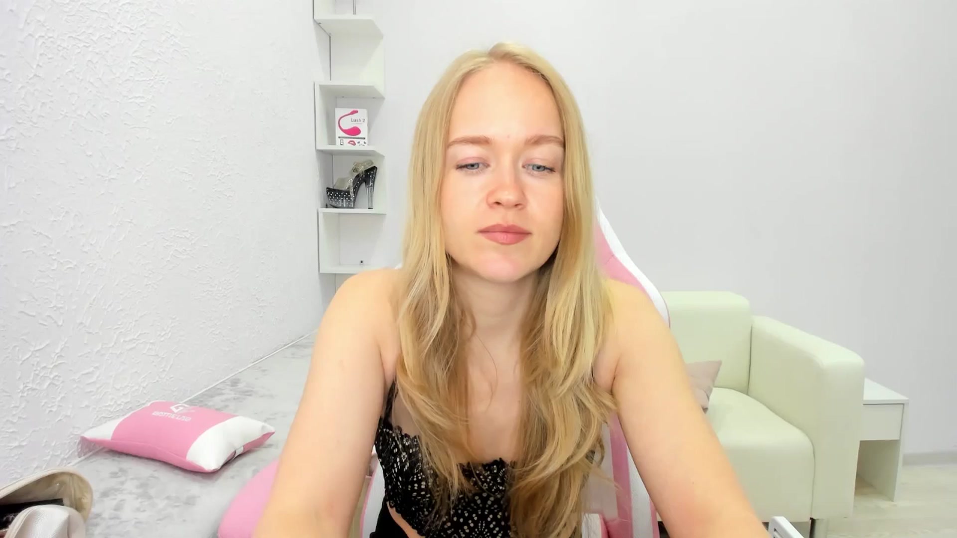 Gallery image thumbnail from Angel_Kristy's myfreecams stream on, 05/16/2025, 04:37 image 1 of 20