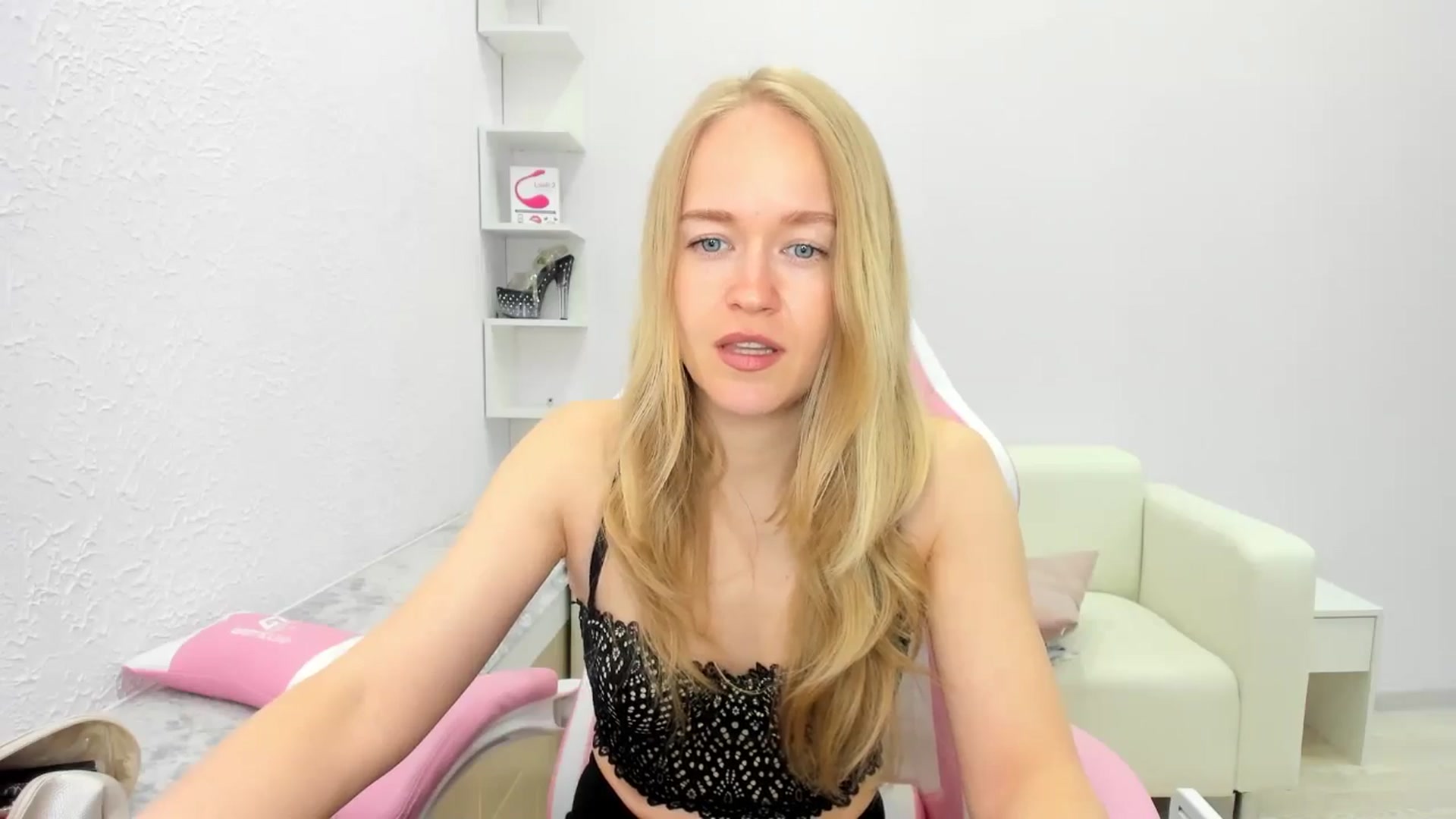 Gallery image thumbnail from Angel_Kristy's myfreecams stream on, 05/16/2025, 04:37 image 3 of 20
