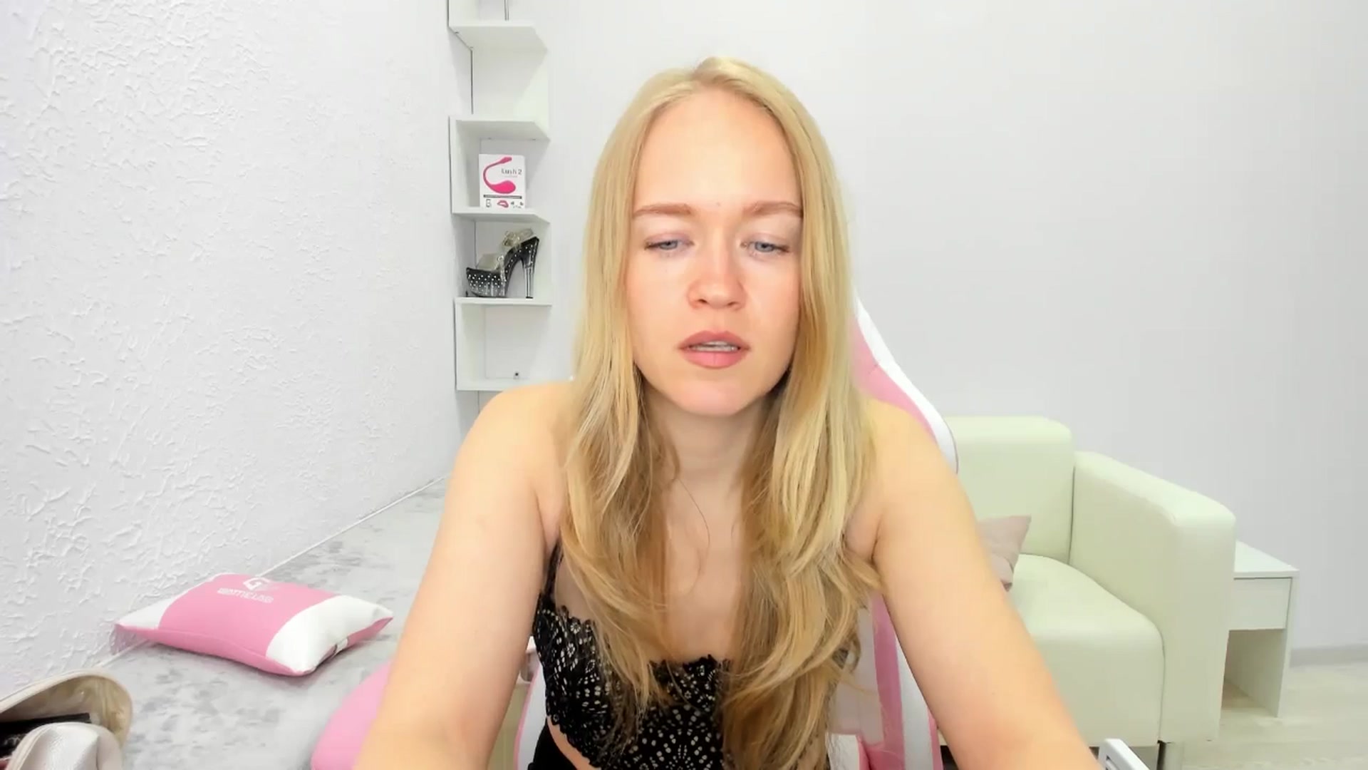 Gallery image thumbnail from Angel_Kristy's myfreecams stream on, 05/16/2025, 04:37 image 2 of 20