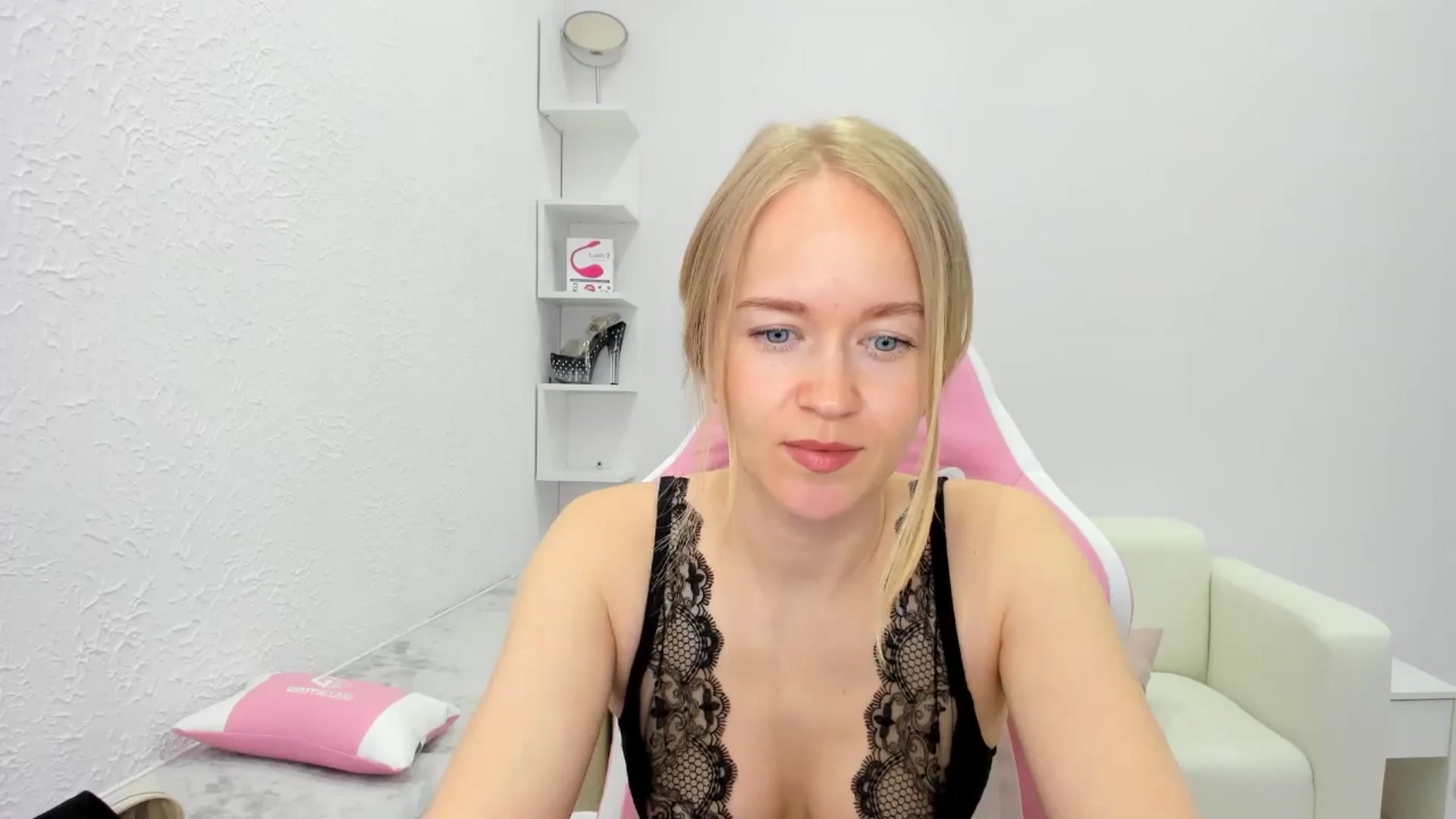 Gallery image thumbnail from Angel_Kristy's myfreecams stream on, 05/16/2025, 05:26 image 8 of 20