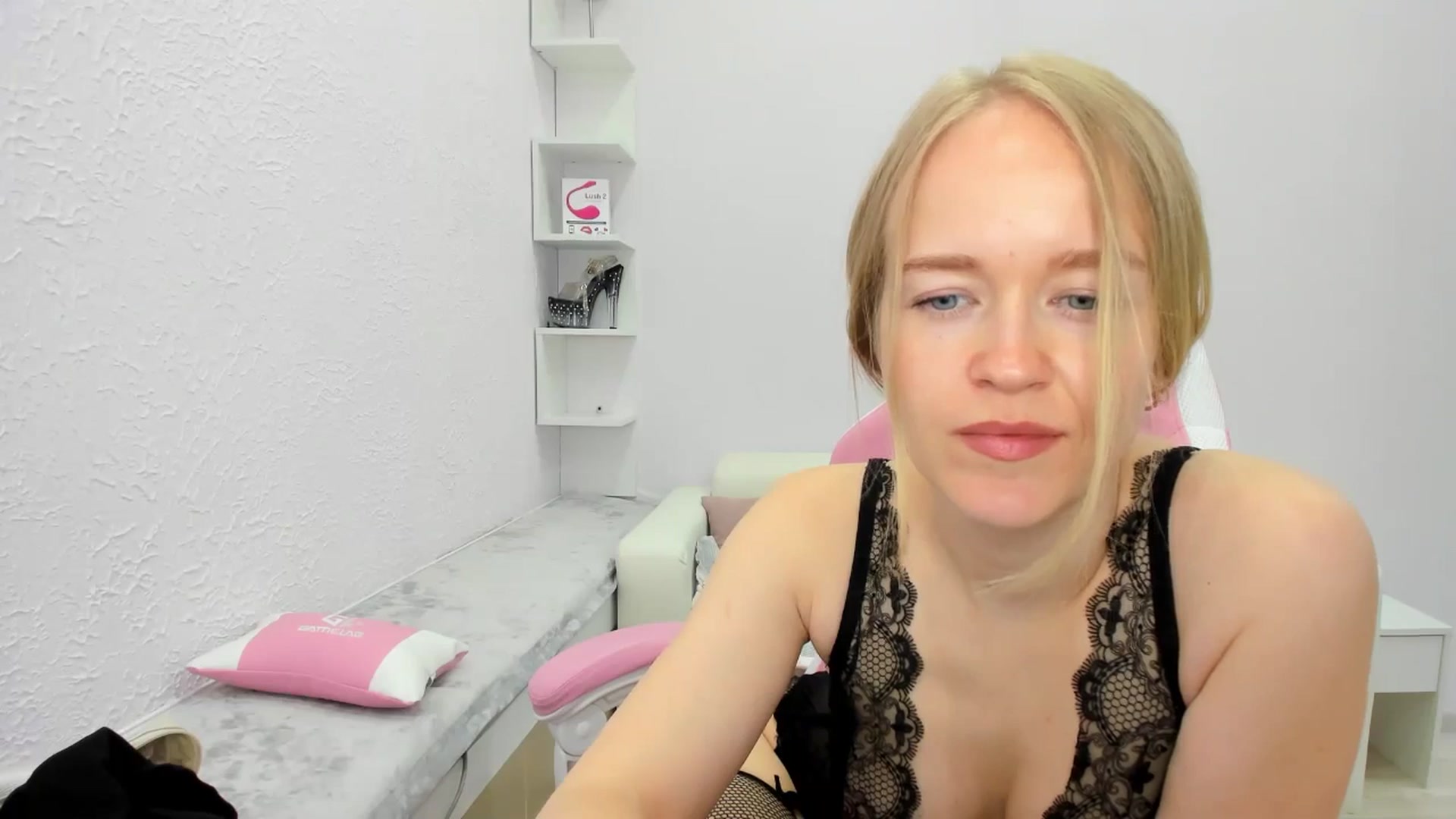 Gallery image thumbnail from Angel_Kristy's myfreecams stream on, 05/16/2025, 05:26 image 2 of 20